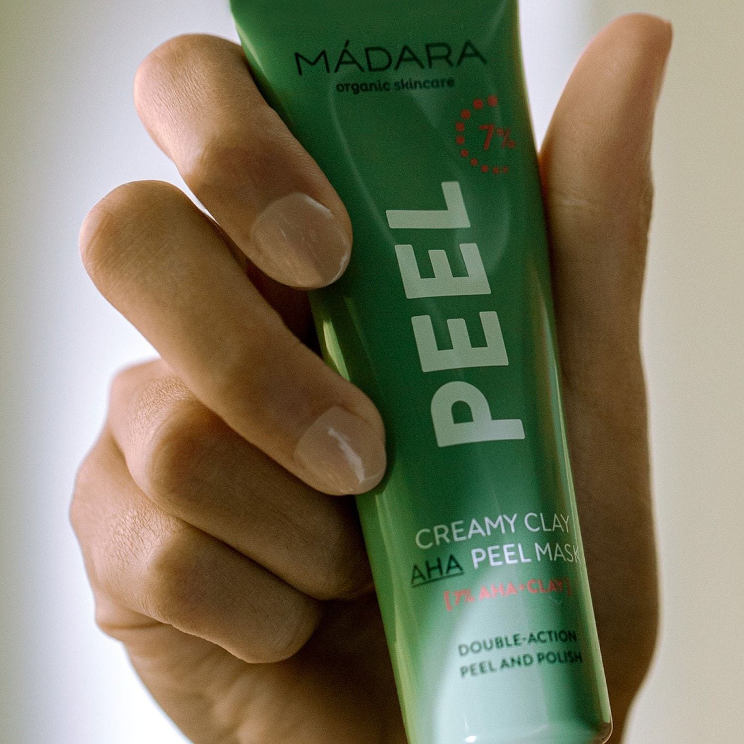 MÁDARA sejas skrubis krēmveida māla pīlinga maska - 60 ml