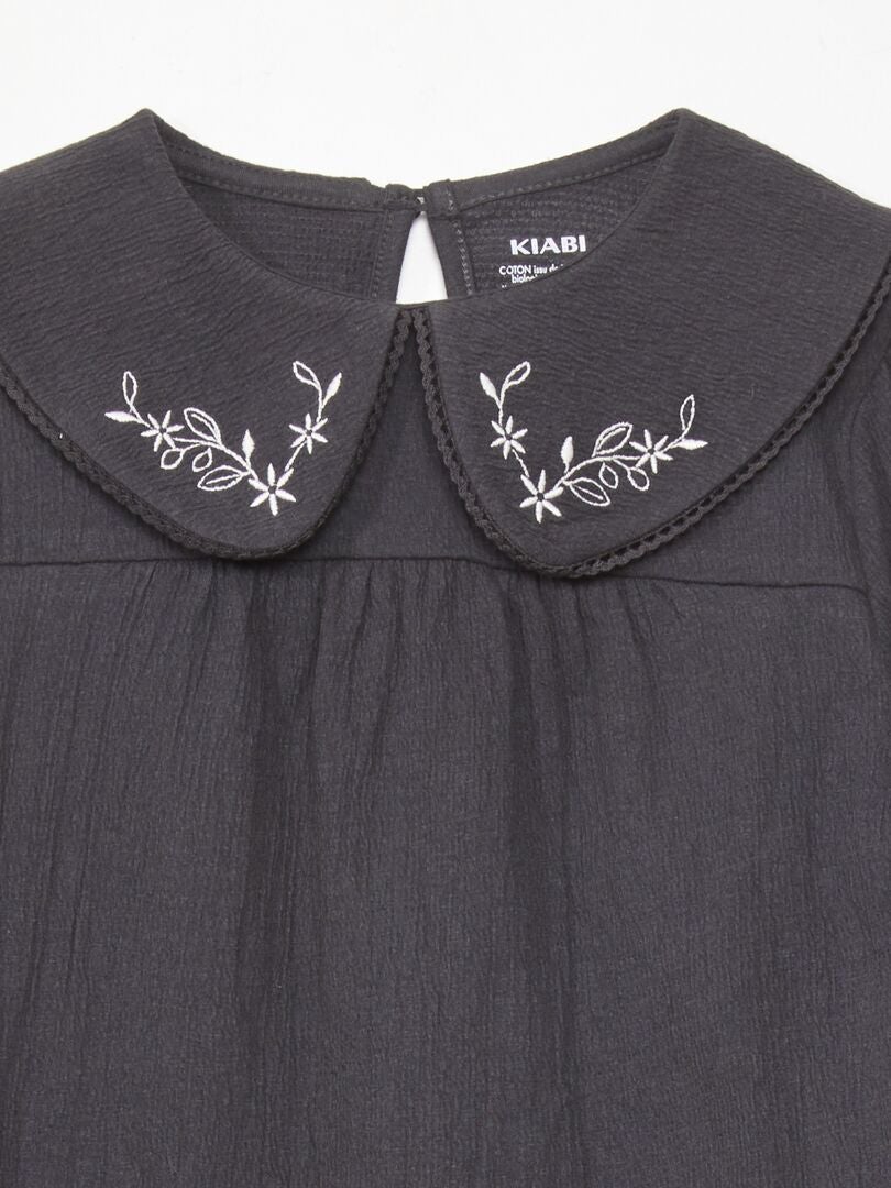 Camiseta con bordado - GRIS