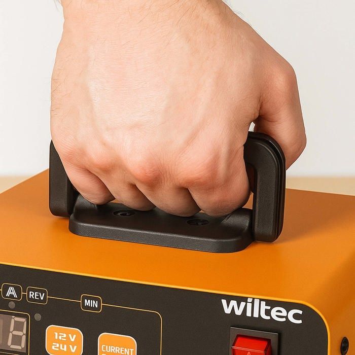Avviatore di emergenza Wiltec 12-24V, 16Ah, 30-300Ah per auto e moto, 490W, con display LCD e maniglia per il trasporto.