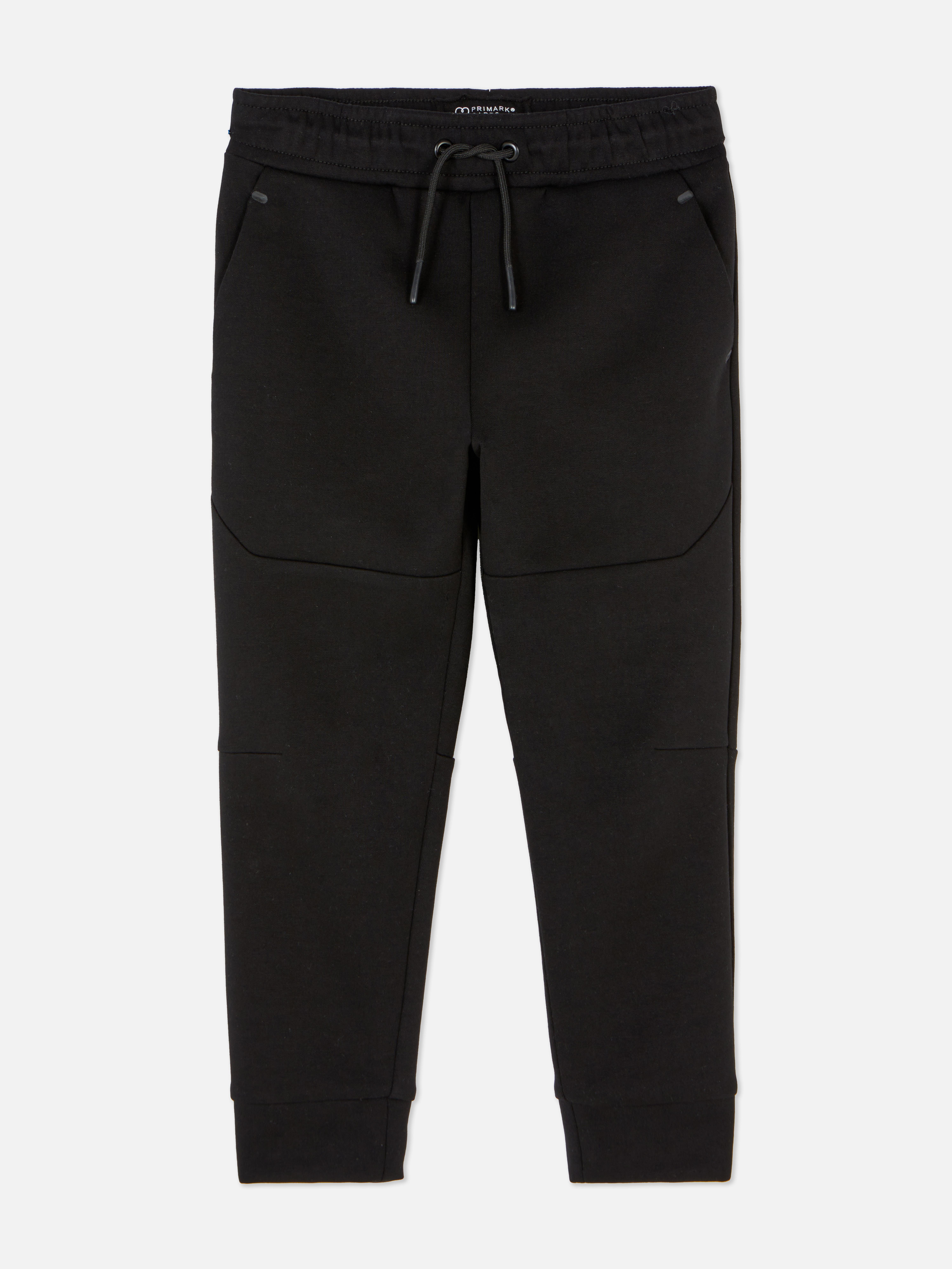 Pantaloni de trening asortați cu manșete la gleznă și șnur de strângere. Pantaloni de trening cu talie cu șnur de strângere, buzunare și inserții.