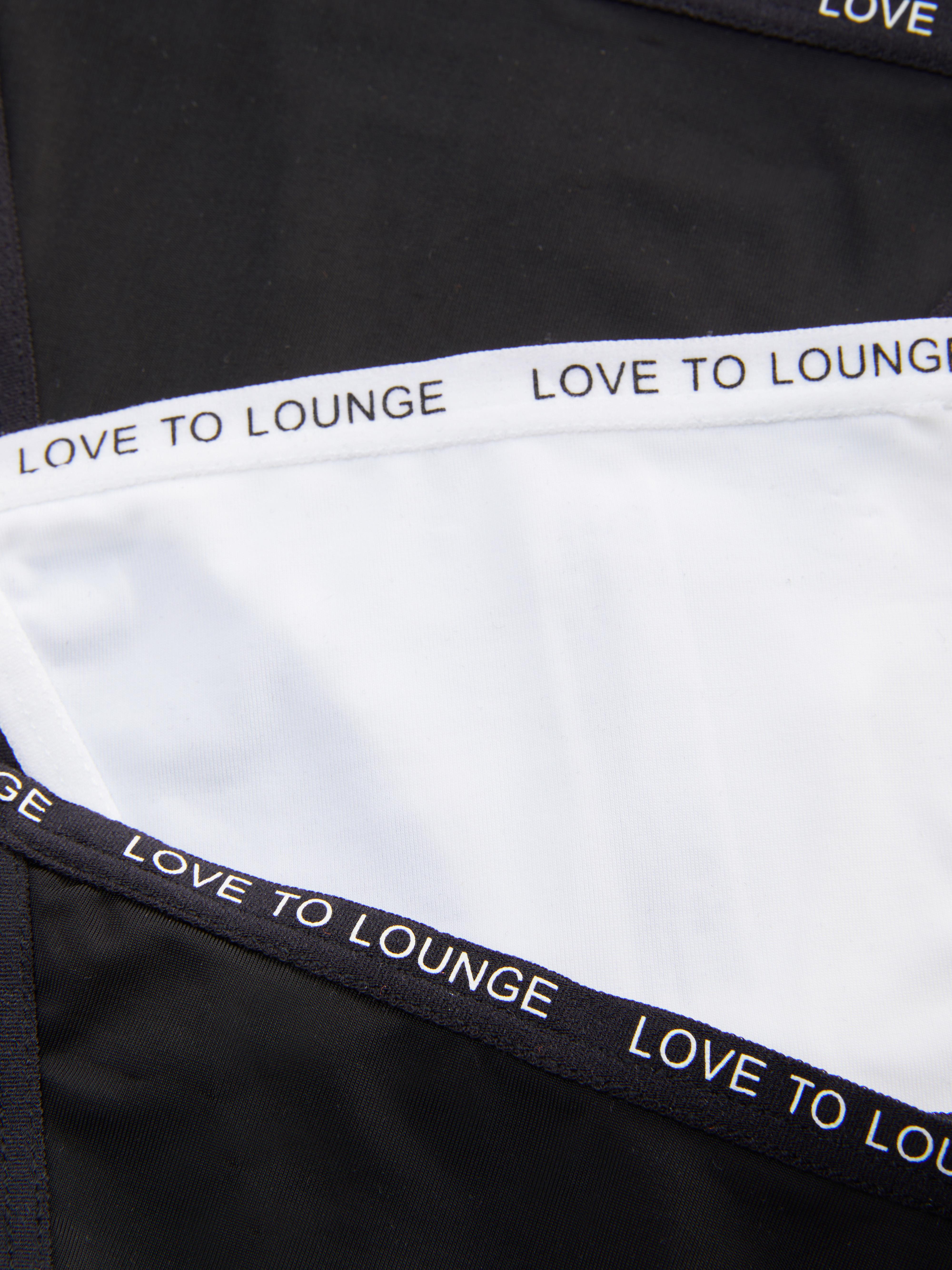 String en microfibre, lot de 3. Ce lot de strings est un indispensable du quotidien avec une touche d'audace.