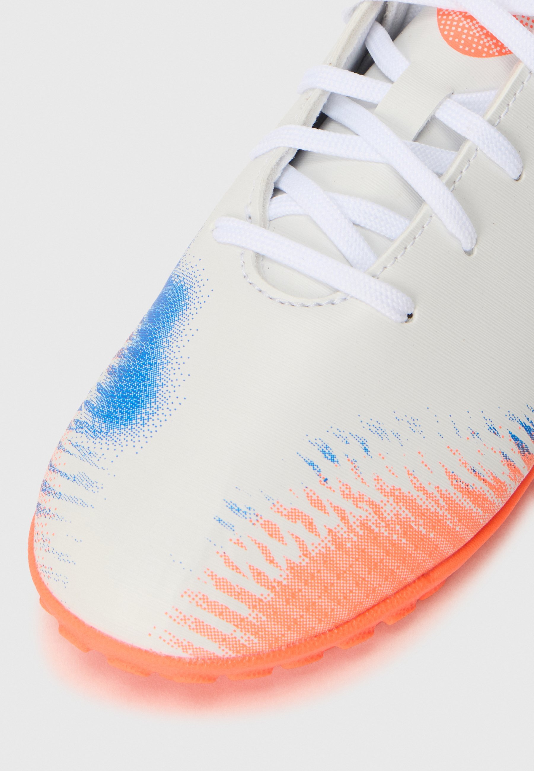 Puma FUTURE 8 UNISEX - Kopačky na halový fotbal - white/black/glowing red