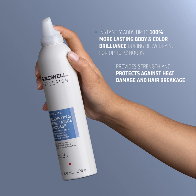 Mousse Goldwell StyleSign Bodifying Brilliance para fixação volumizadora e brilho deslumbrante.
