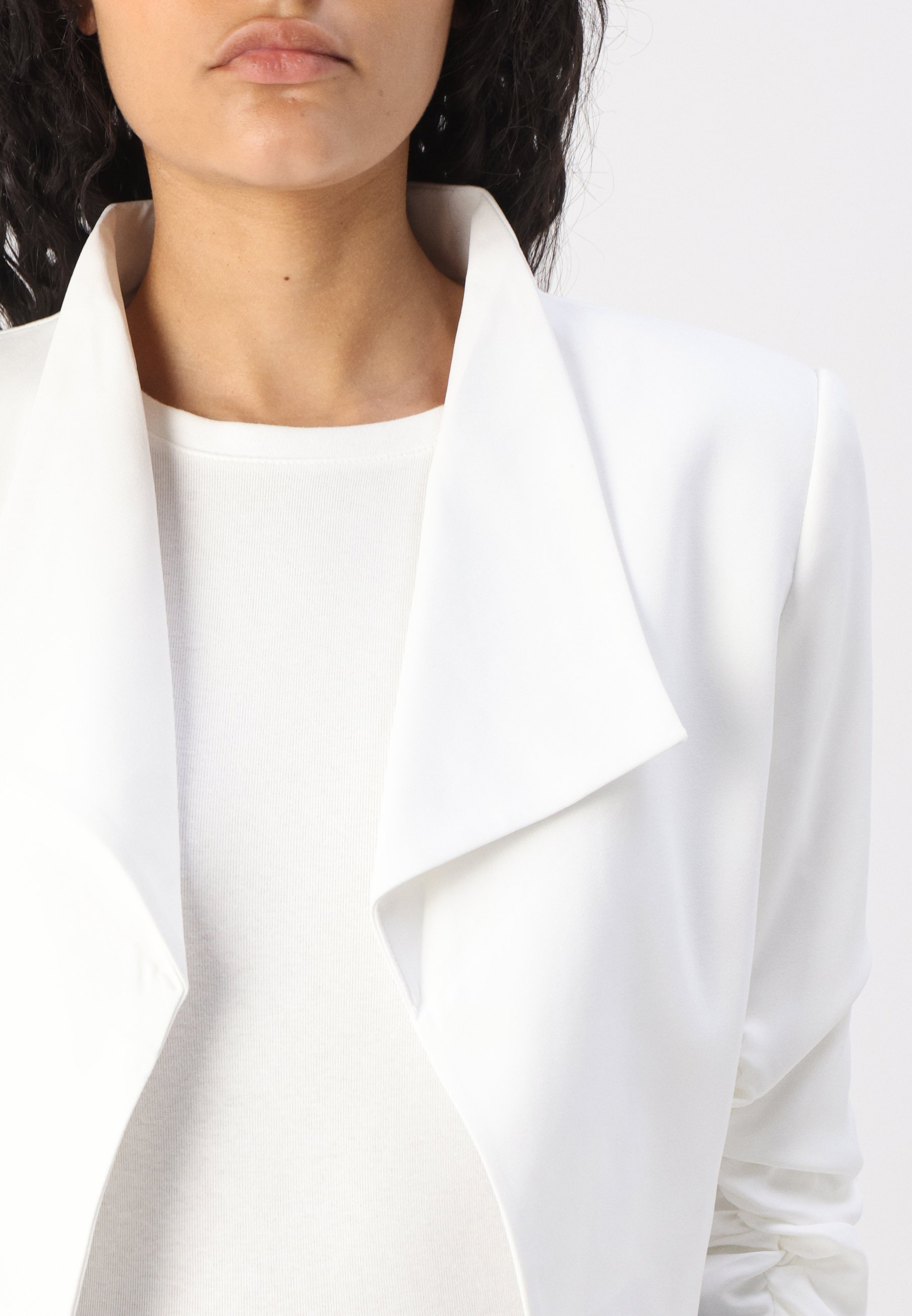 VILA VIHER CROPPED - Blazer - cloud dancer