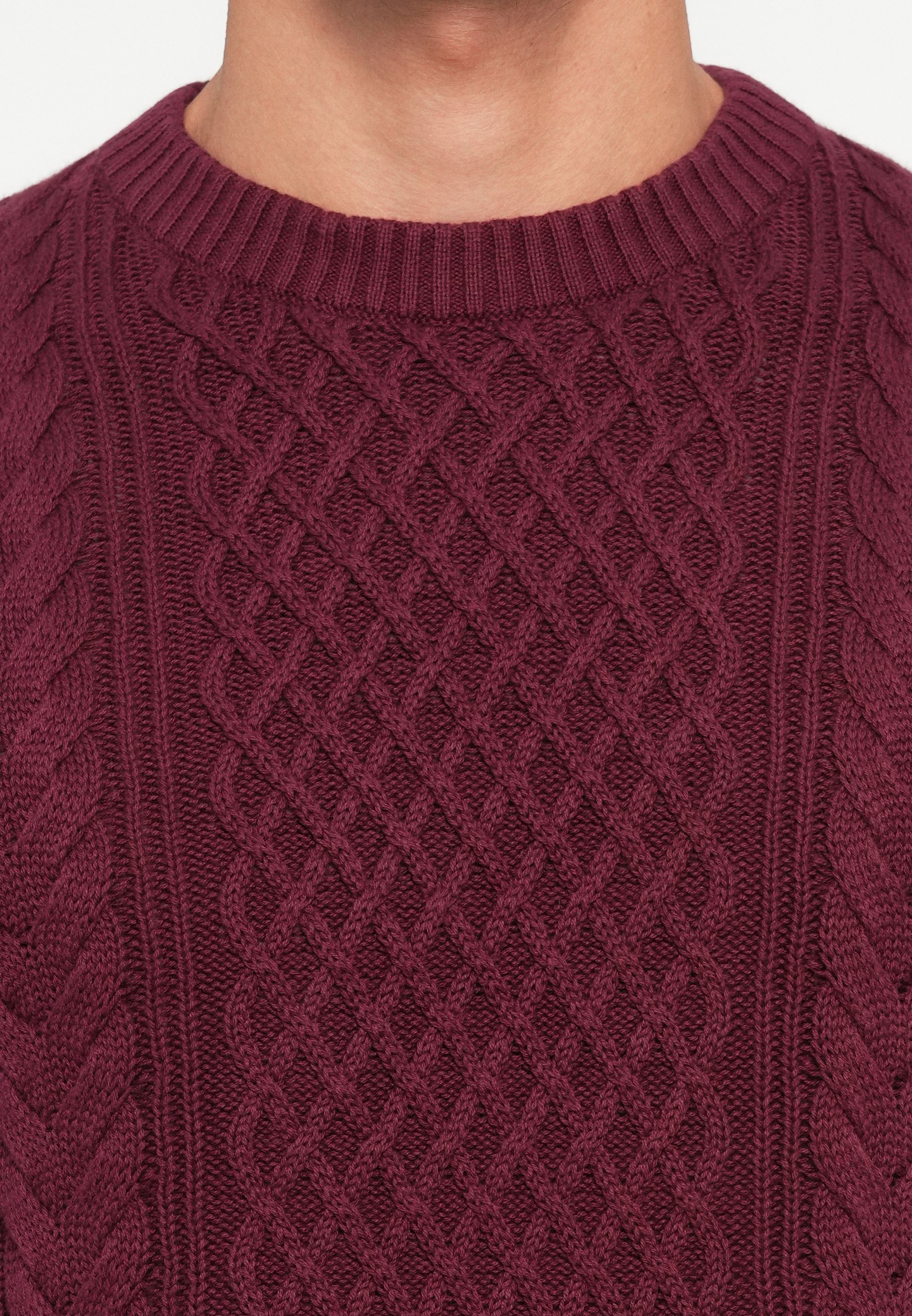 Tommy Jeans BADGE CABLE KNIT SWEATER - Trui - bordeauxrode tint