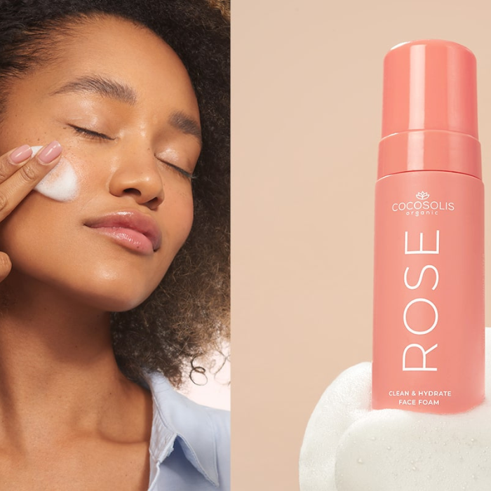 Schiuma detergente viso idratante alla rosa Cocosolis