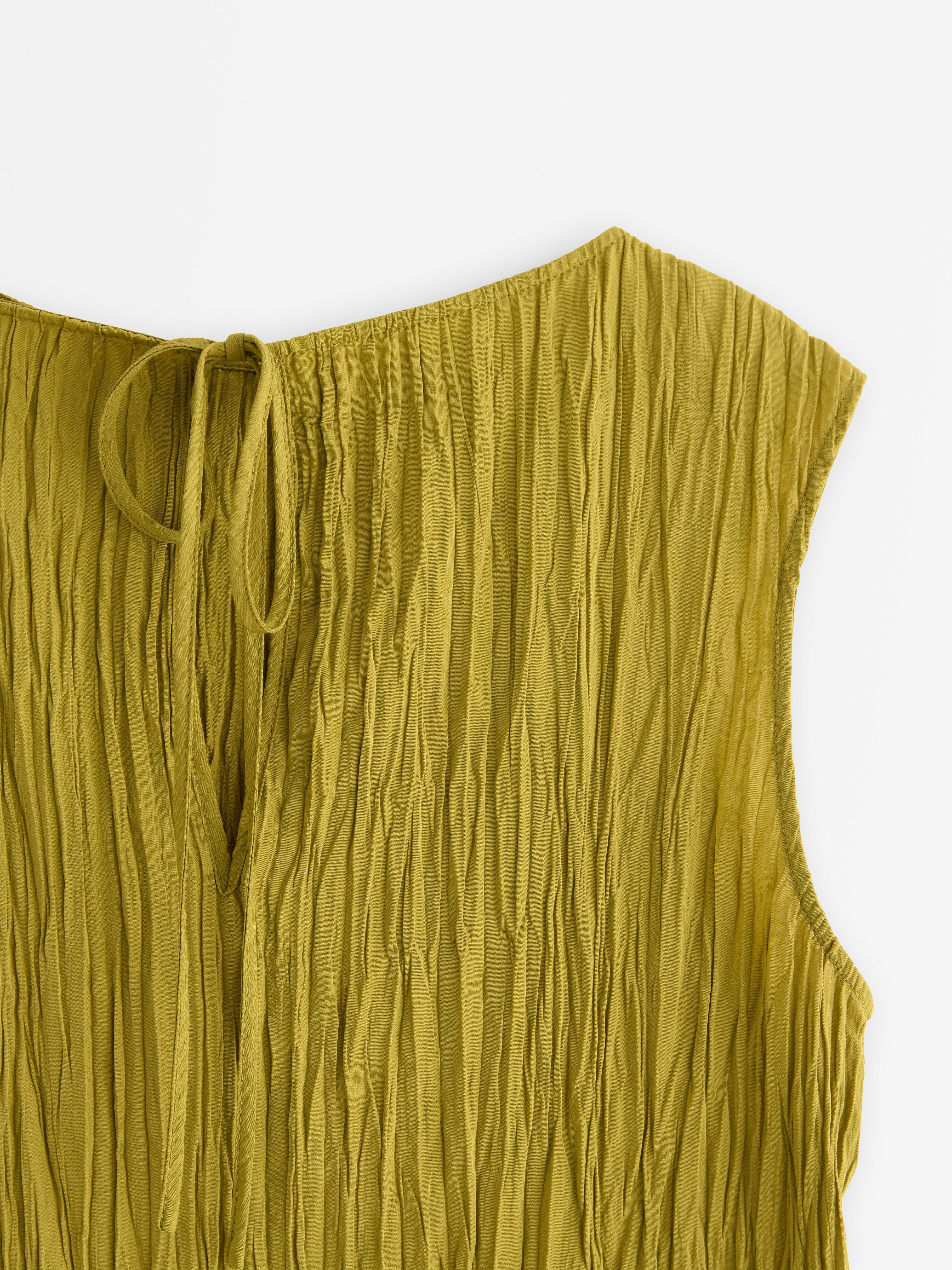 Krinklad ärmlös blus Dusty Green