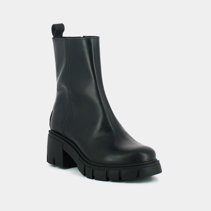 Bottines à talons et semelles crantées  en cuir noir