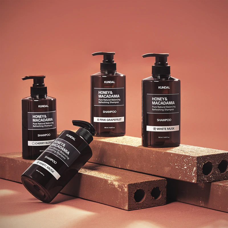Shampoo natural KUNDAL com mel e almíscar branco de macadâmia para cabelos secos e danificados.