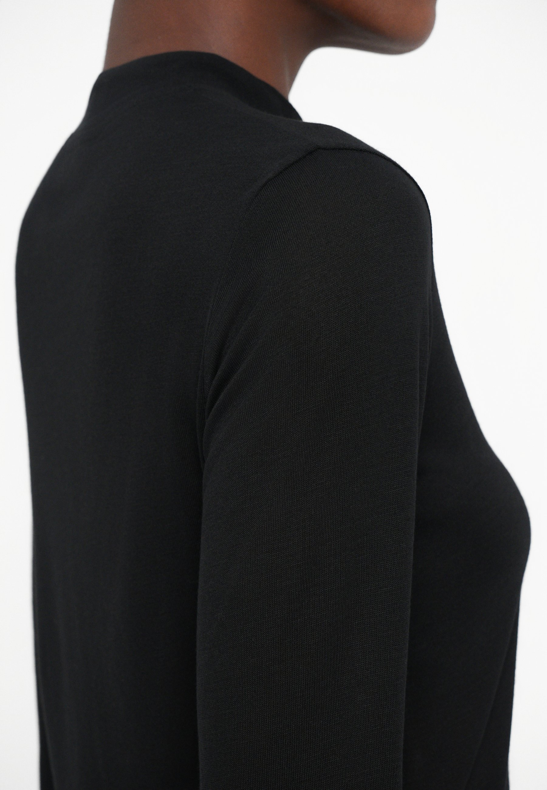 Top a collo alto Filippa K - Maniche lunghe - nero