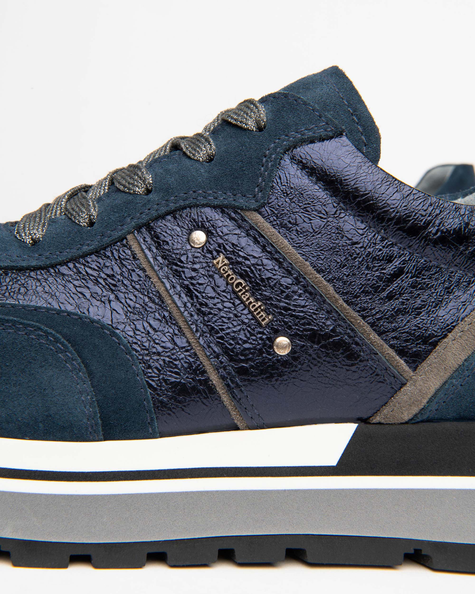  Damen-Sneaker aus Leder und Wildleder