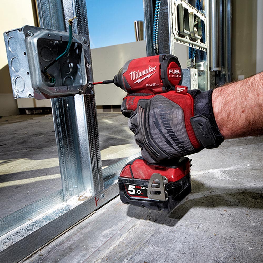Parafusadeira de impacto hexagonal licenciada MILWAUKEE 18V Fuel™ de 1/4