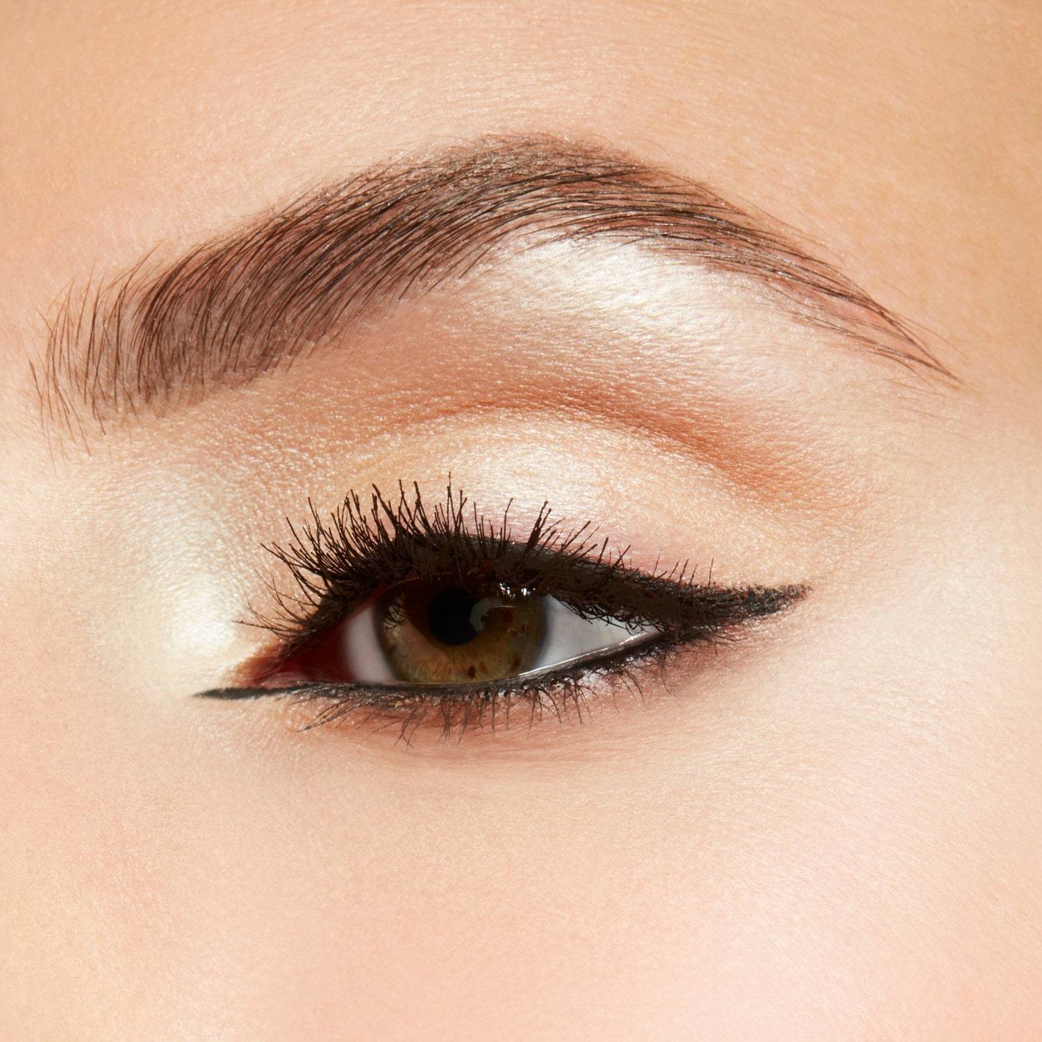 Malé očné tiene MAC Eyeshadow Perfect Shot – 1,5 g