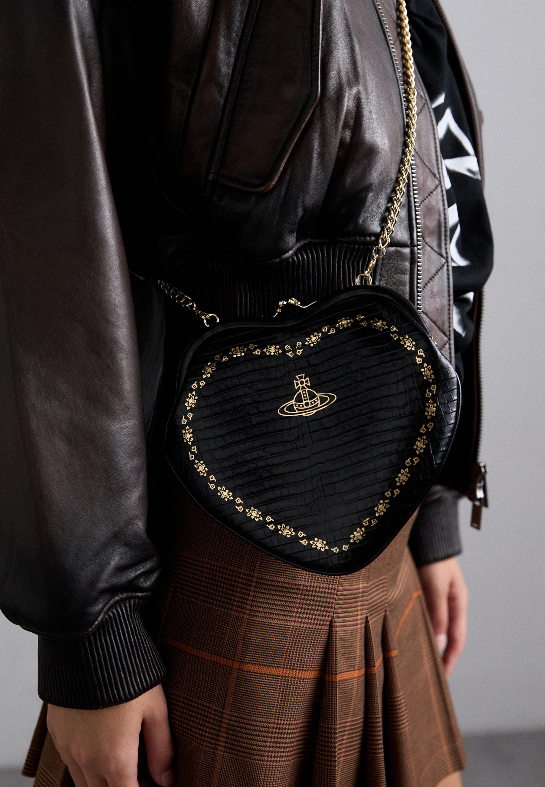 Borsa a mano Vivienne Westwood BELLE HEART FRAME - nera