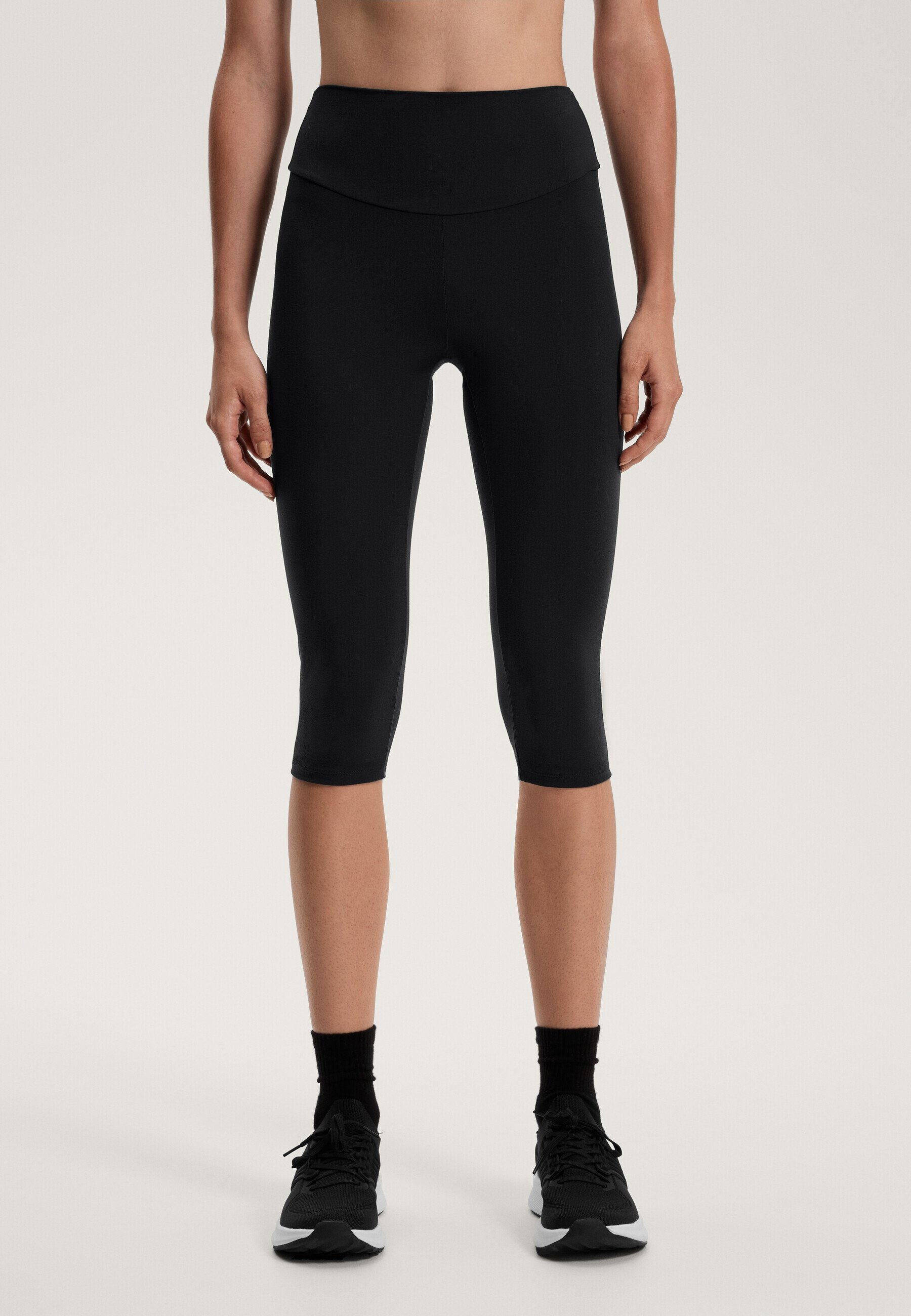 Calça Capri OYSHO COMFORTLUX de Cintura Alta 40cm - Calça esportiva 3/4 - Preta