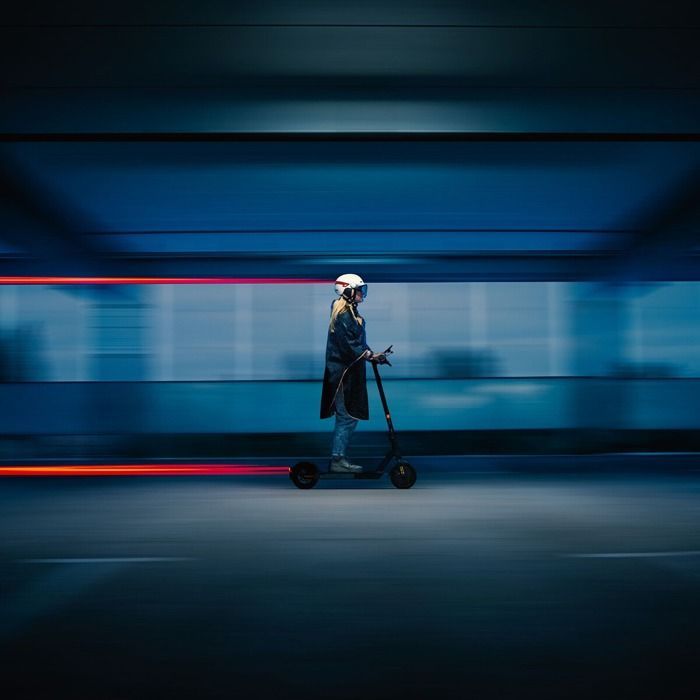 Casr GLOW cykelhjelm med LED og elfenbenshvid visir – L