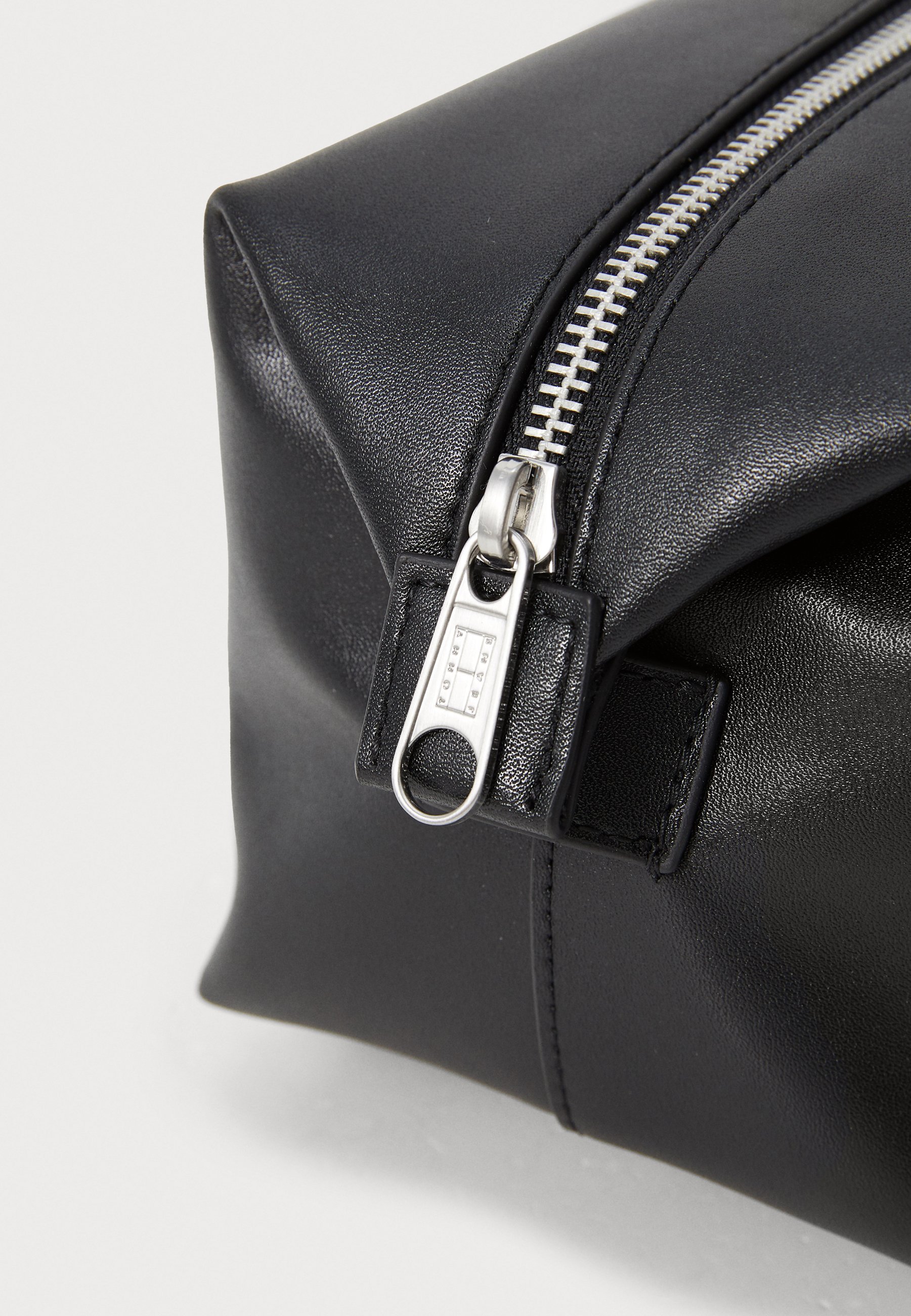 Borsa da toilette Tommy Jeans HERITAGE - nera
