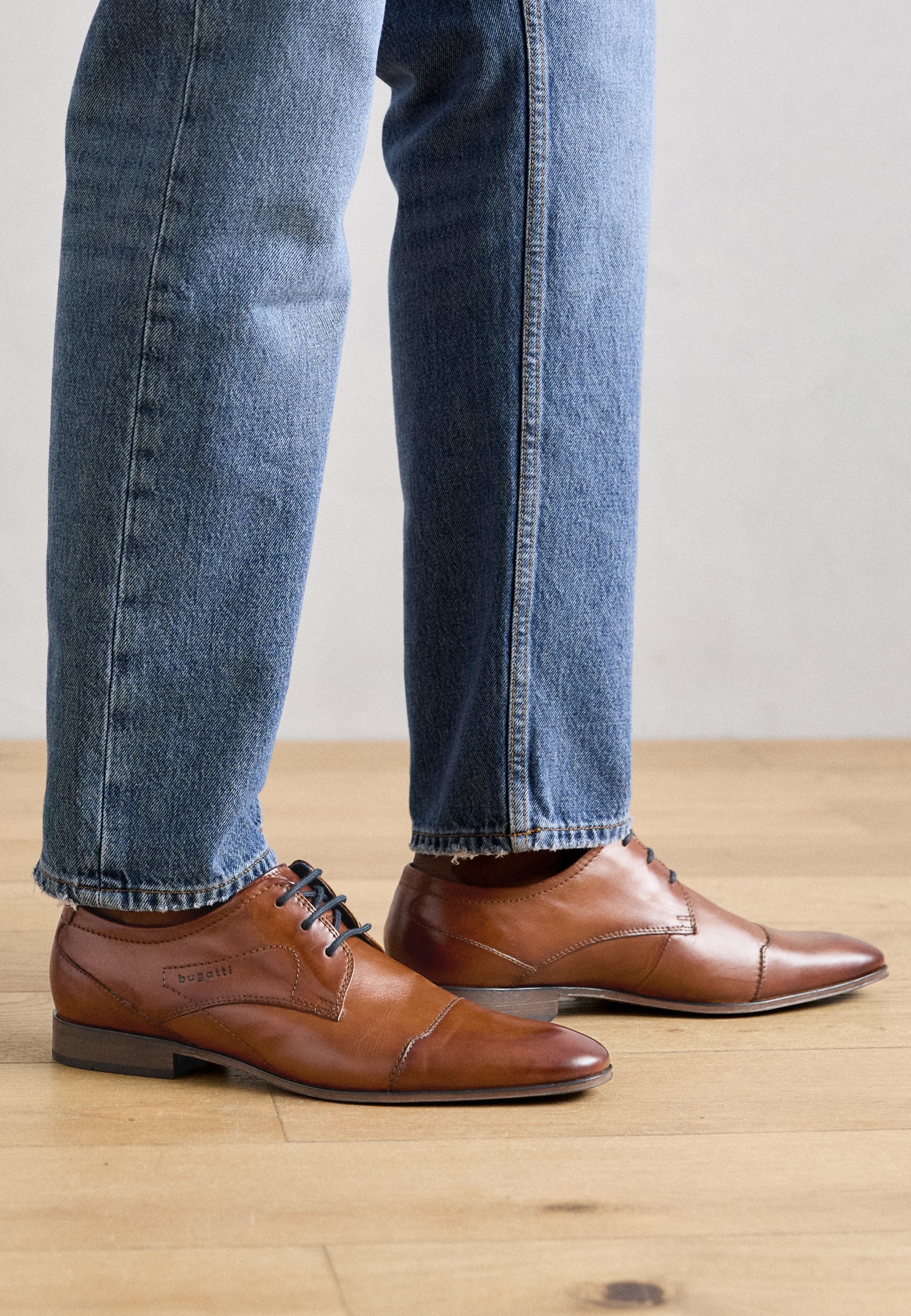 Chaussures Bugatti Smart à lacets - cognac