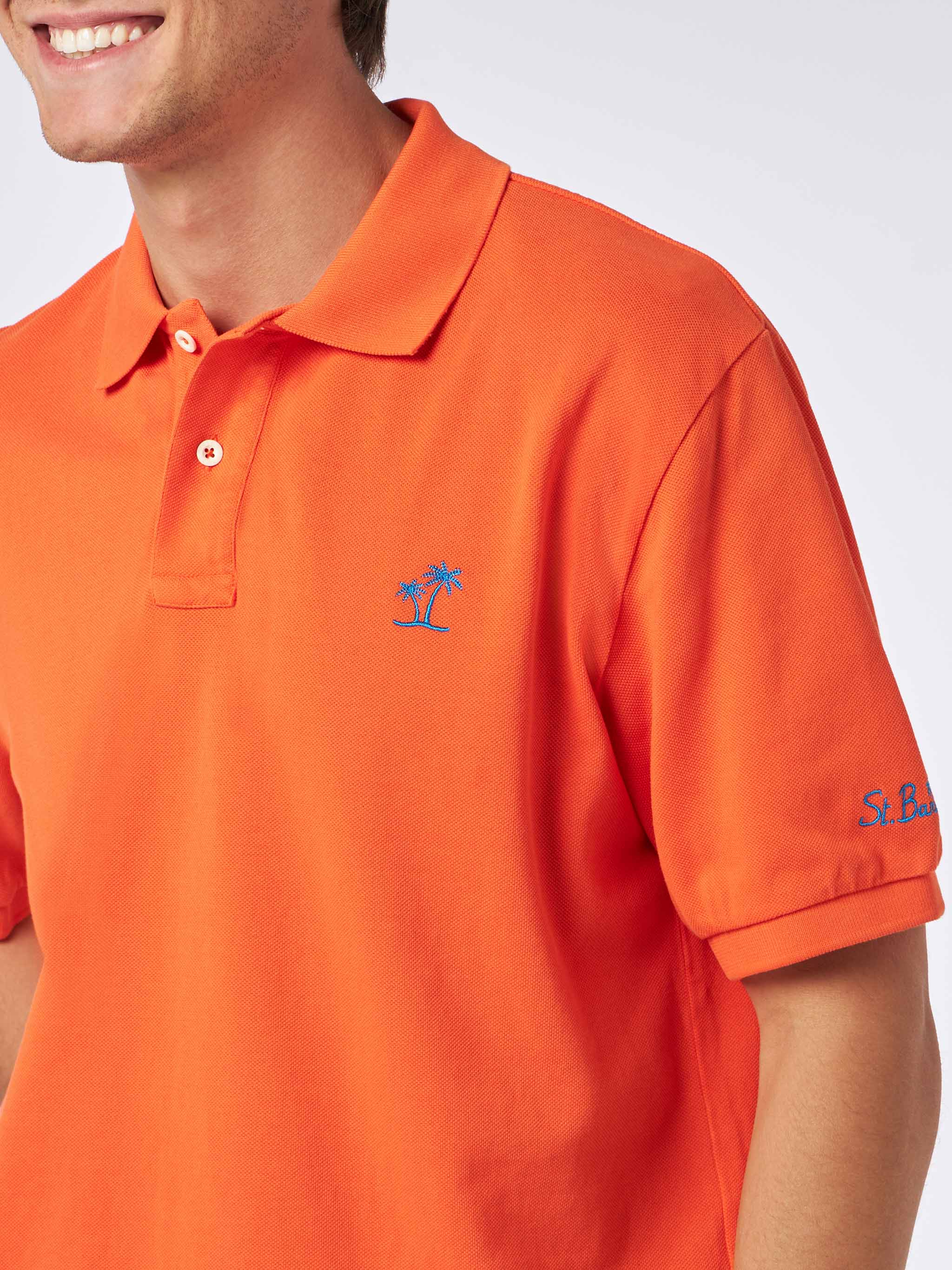 Oranje poloshirt voor heren met piquéstof, St. Barth-logo en vintage-effect.