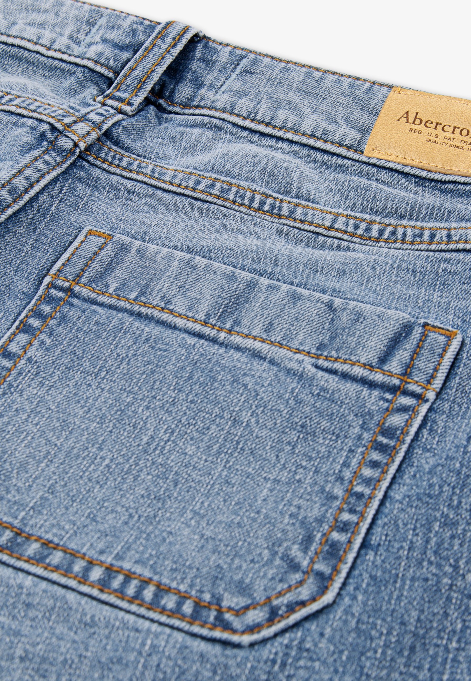 Abercrombie & Fitch HIGH RISE BALLOON - Jeans met taps toelopende pasvorm - cabin blues