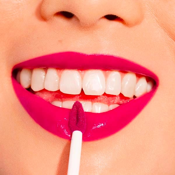 Lūpu spīdums 385