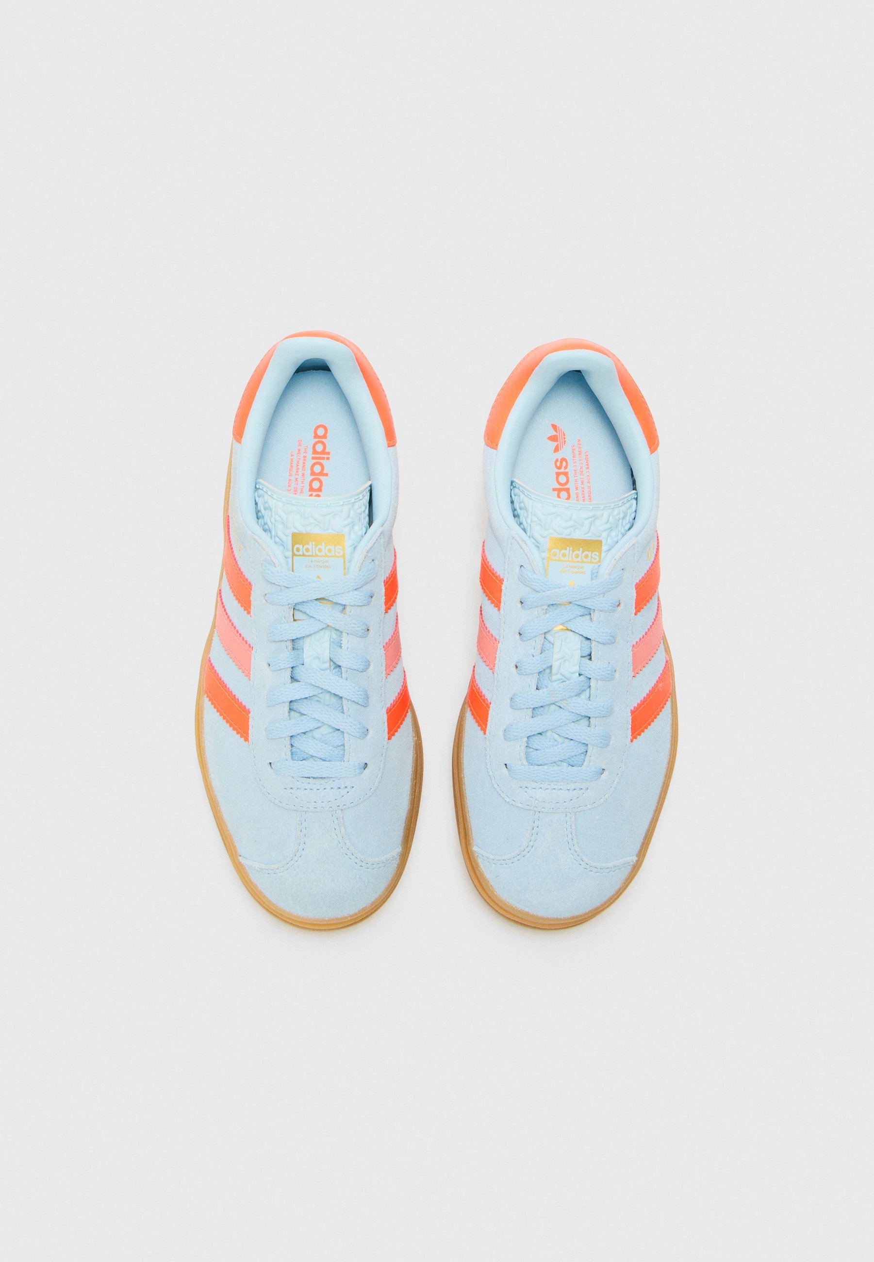 adidas Originals GAZELLE BOLD UNISEXE - Baskets - bleu ciel/rouge solaire/doré