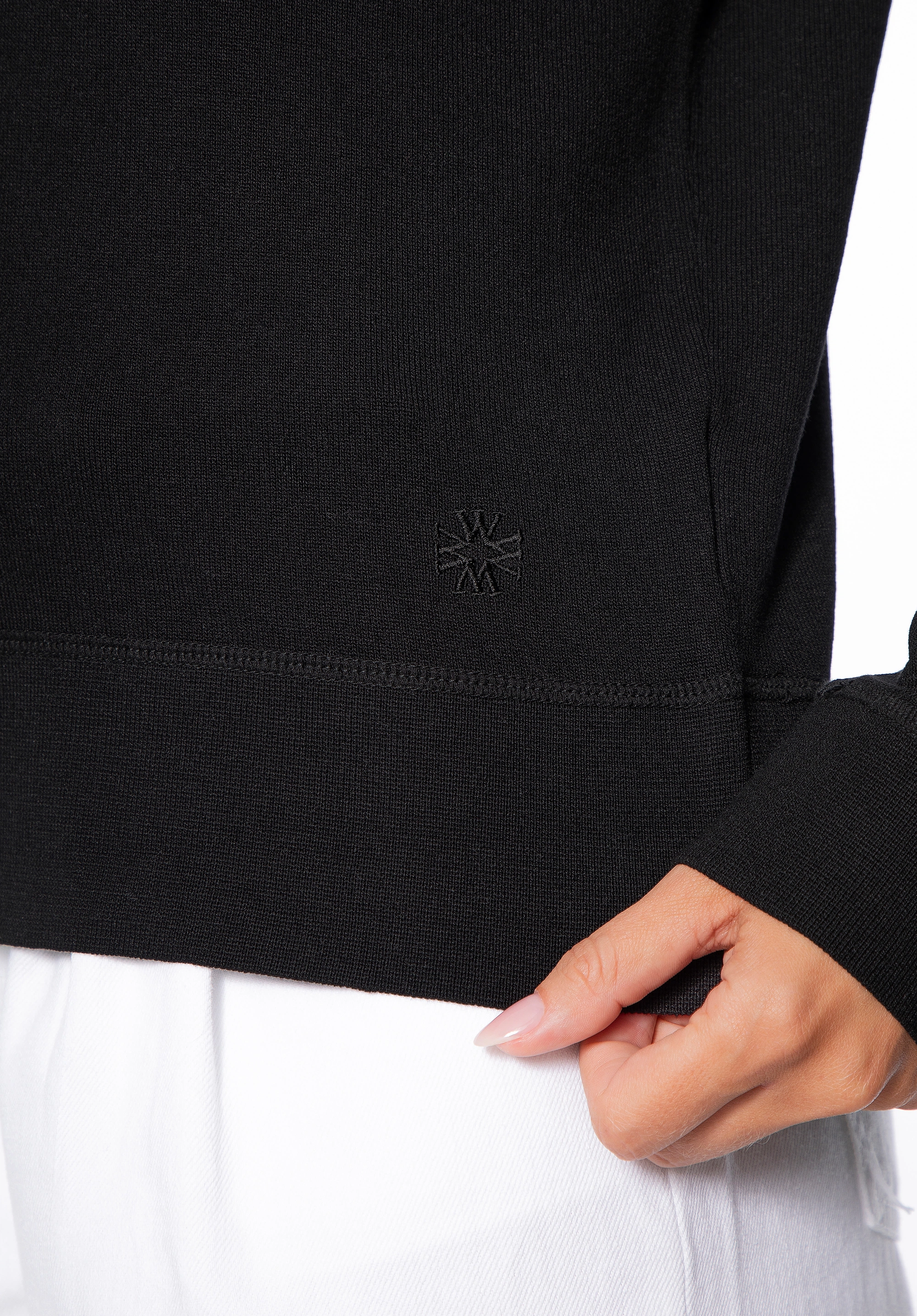 Sweter damski z dekoltem V-neck czarny