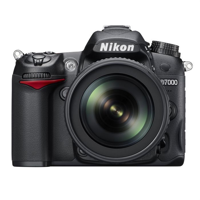 NIKON D7000 + 18-105 VR