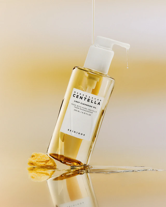 SKIN1004 Madagascar Centella Light Cleansing Oil - een reinigingsolie voor het verwijderen van make-up met een kalmerend effect.