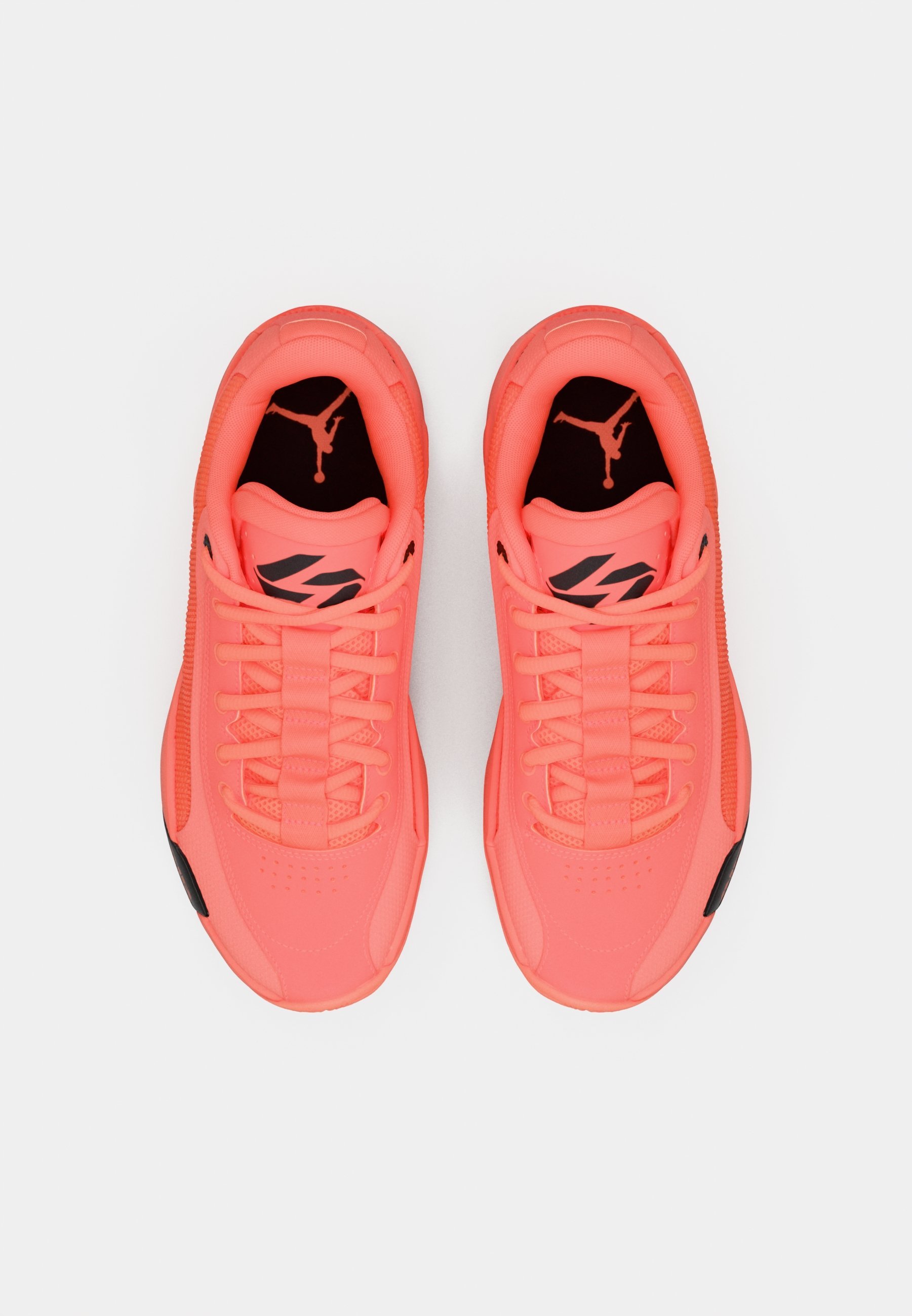 Jordan LUKA .77 OUTDOOR - Basketballschuhe - leuchtendes Mangoschwarz
