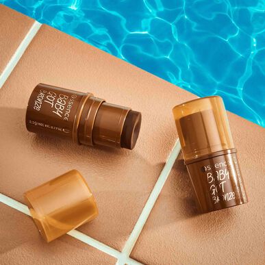 Essence Baby Got Bronze -aurinkopuuteripuikko, luonnollinen viimeistely, 1 kpl.