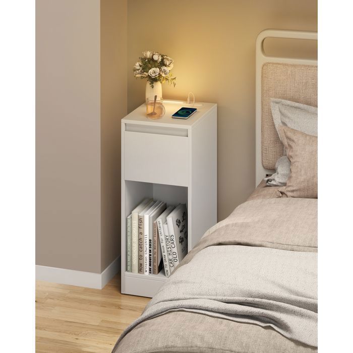 Lot de 2, Table de Chevet Étroite, avec Éclairage LED, 1 Port USB-A, 1 Port USB-C, Tiroirs et Compartiments Ouverts, Blanc Nuage