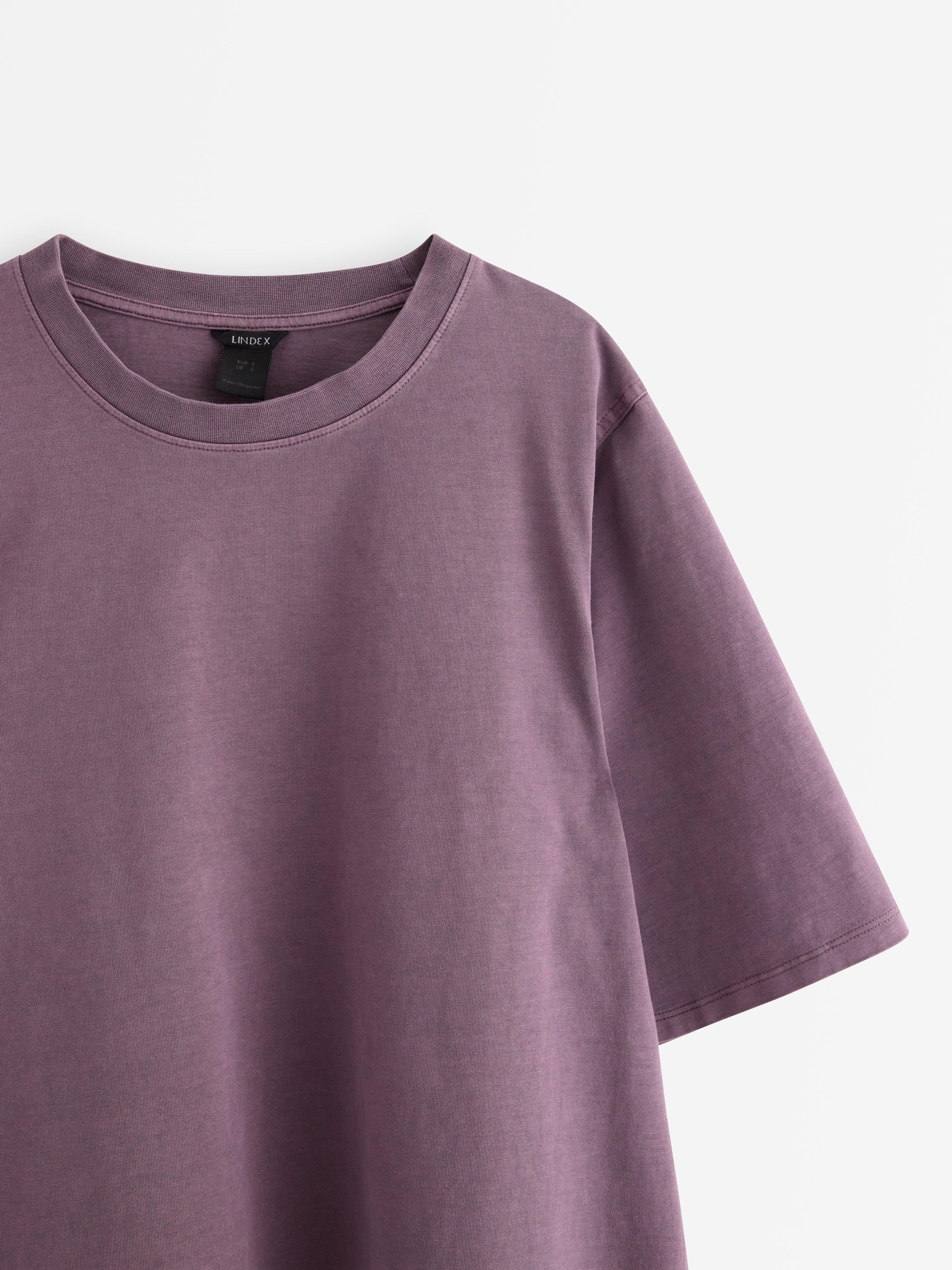 Camiseta oversized lilás
