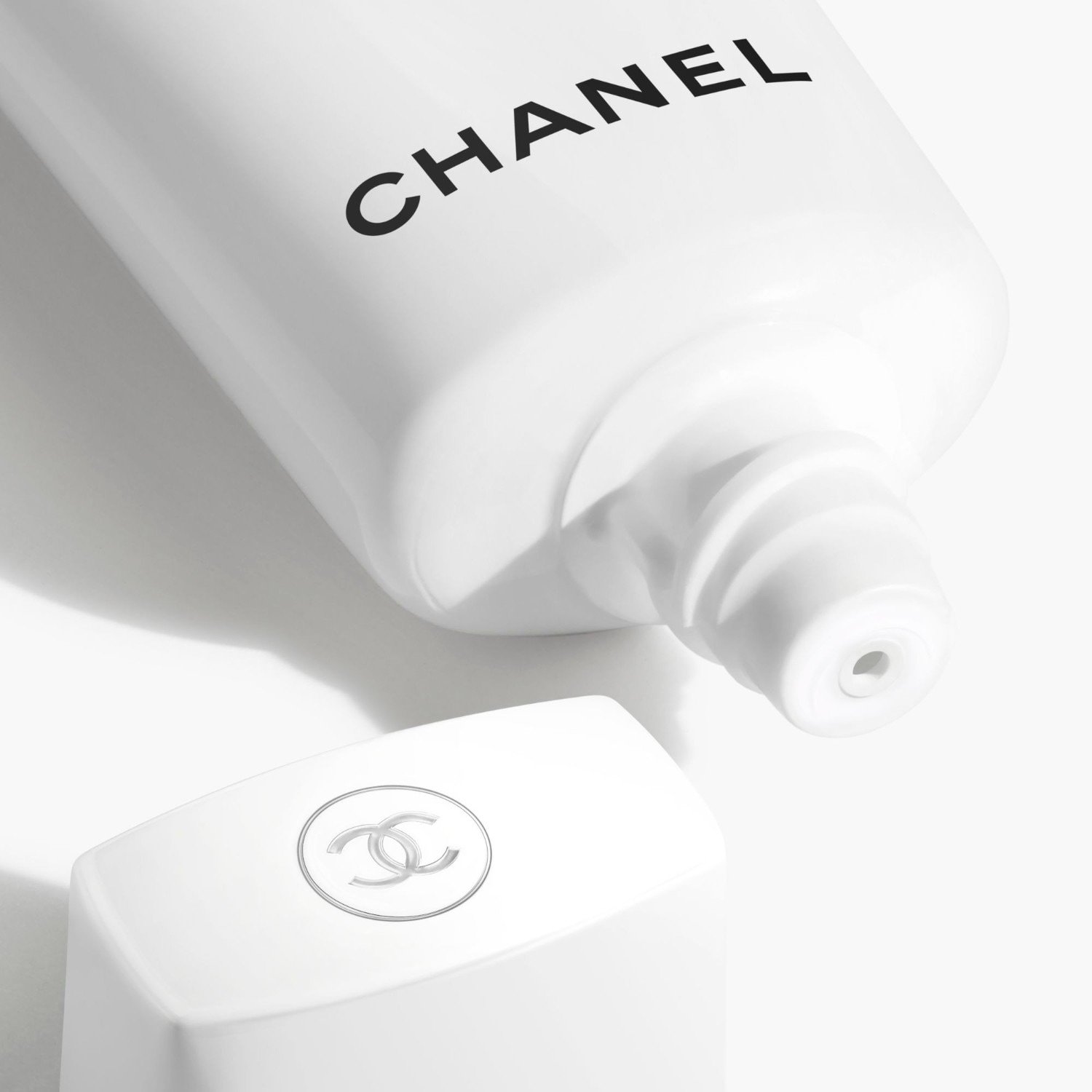 CHANEL Essential UV крема за сунчање – 30 мл
