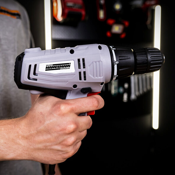 Electric drill/driver with torque preselection
