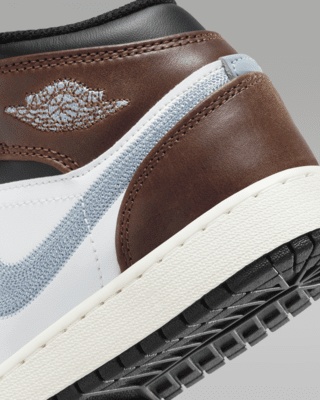 Air Jordan 1 Mid SE Older Kids' Shoes