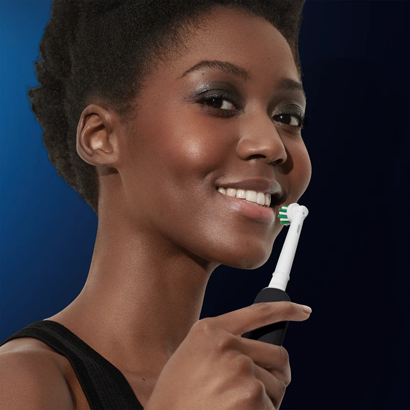 Elektrická zubná kefka Oral-B Pro Series 1 čierna s puzdrom