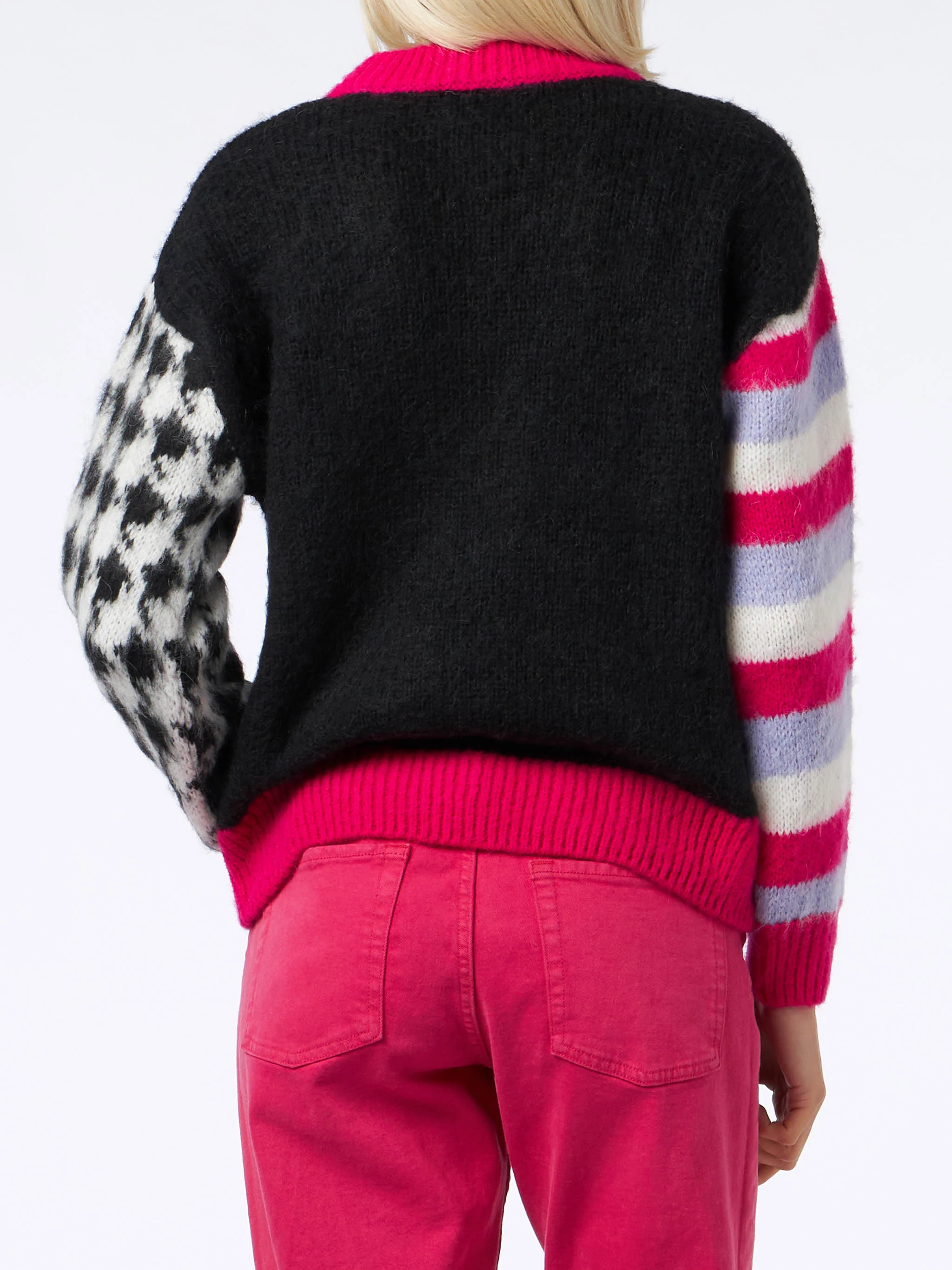 Maglione morbido da donna dalla forma squadrata con ricamo Nel dubbio.