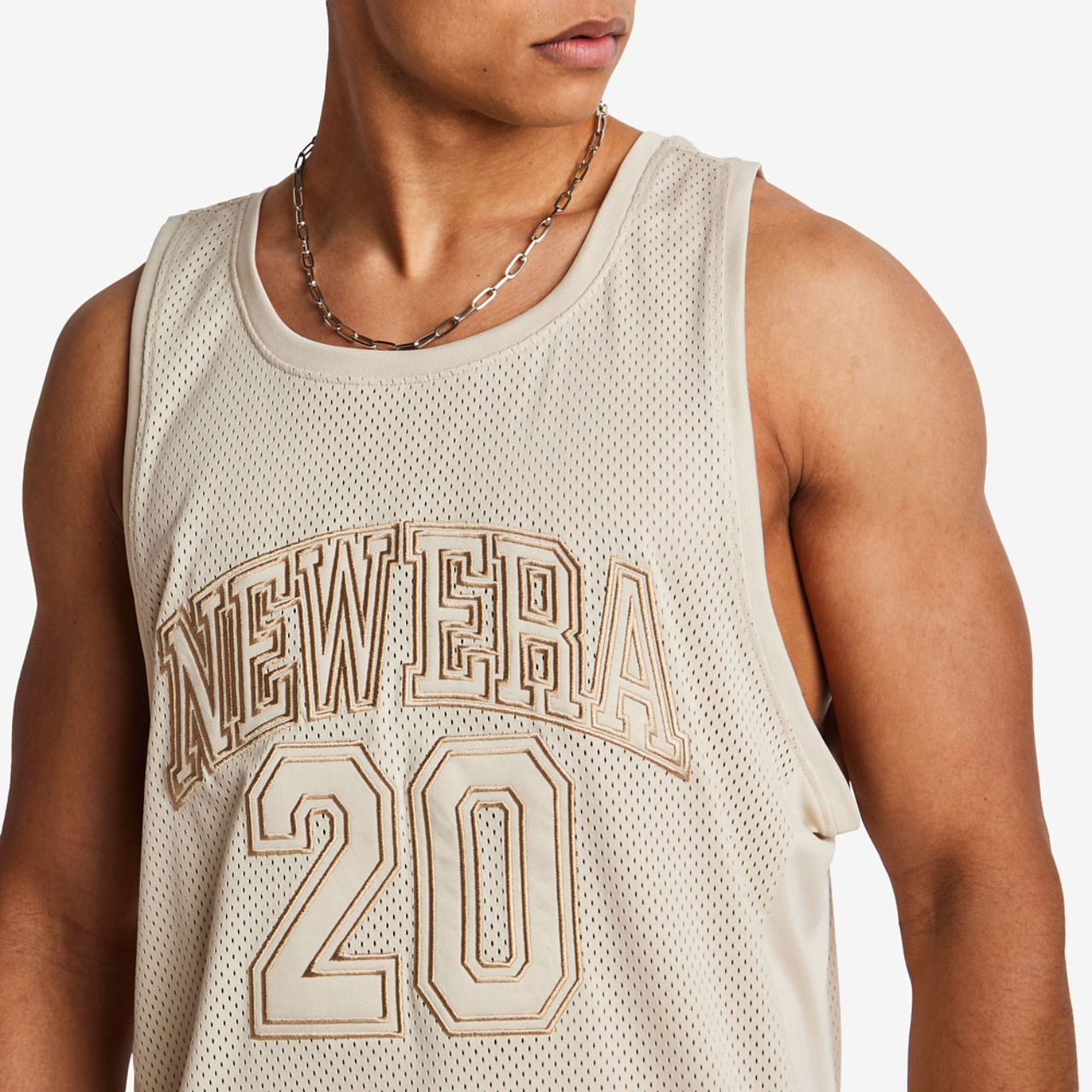 Univerzitní basketbal New Era