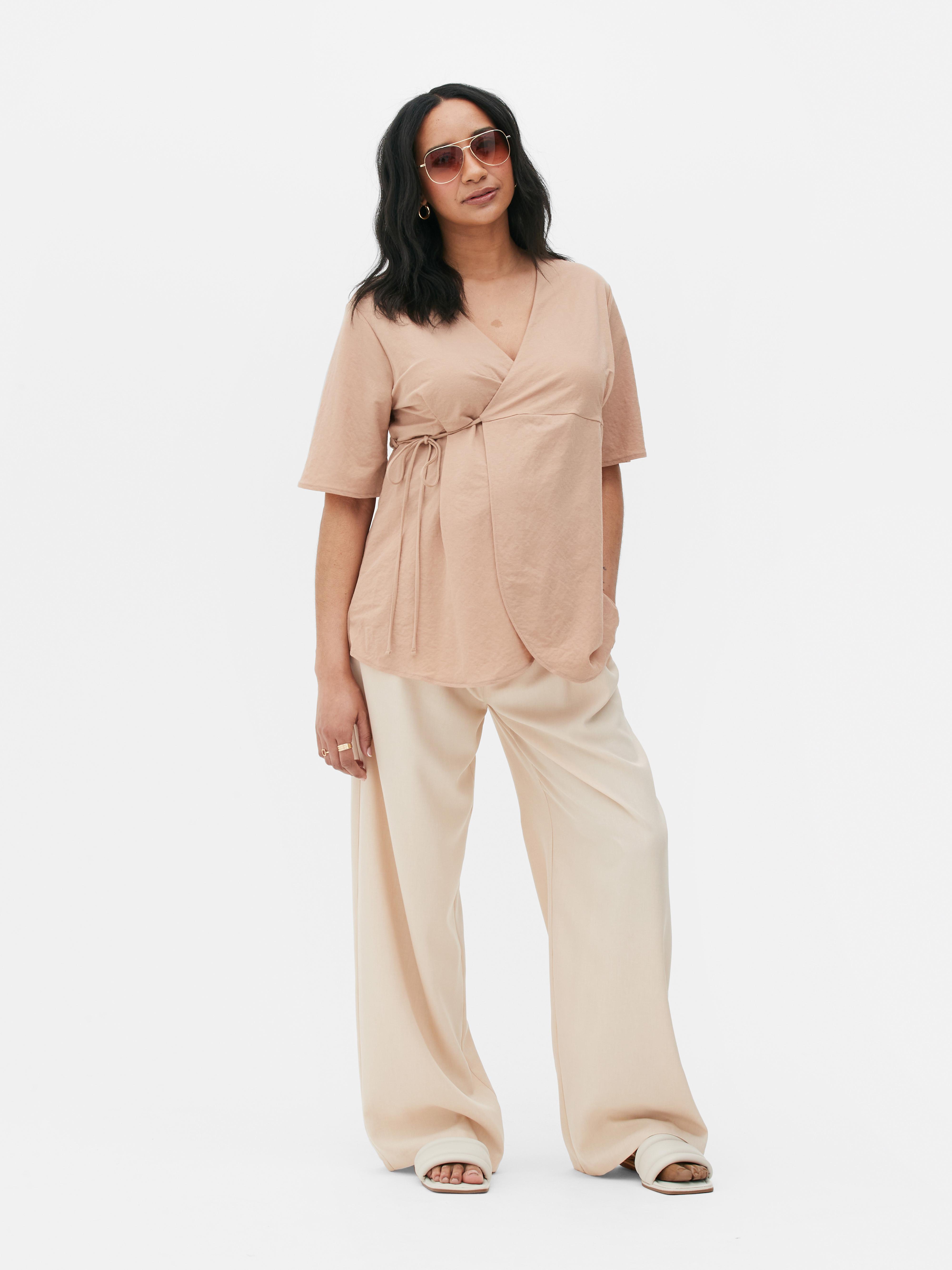 Zwangerschapswikkeltop Je vindt al je zwangerschapsbenodigdheden bij ons, zoals deze wikkeltop Product gemaakt van minimaal 50% duurzame viscose