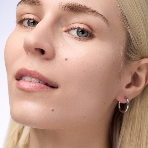 Catrice Instant Bright 002N korektor v serumu s srednjo prekrivnostjo 5 ml