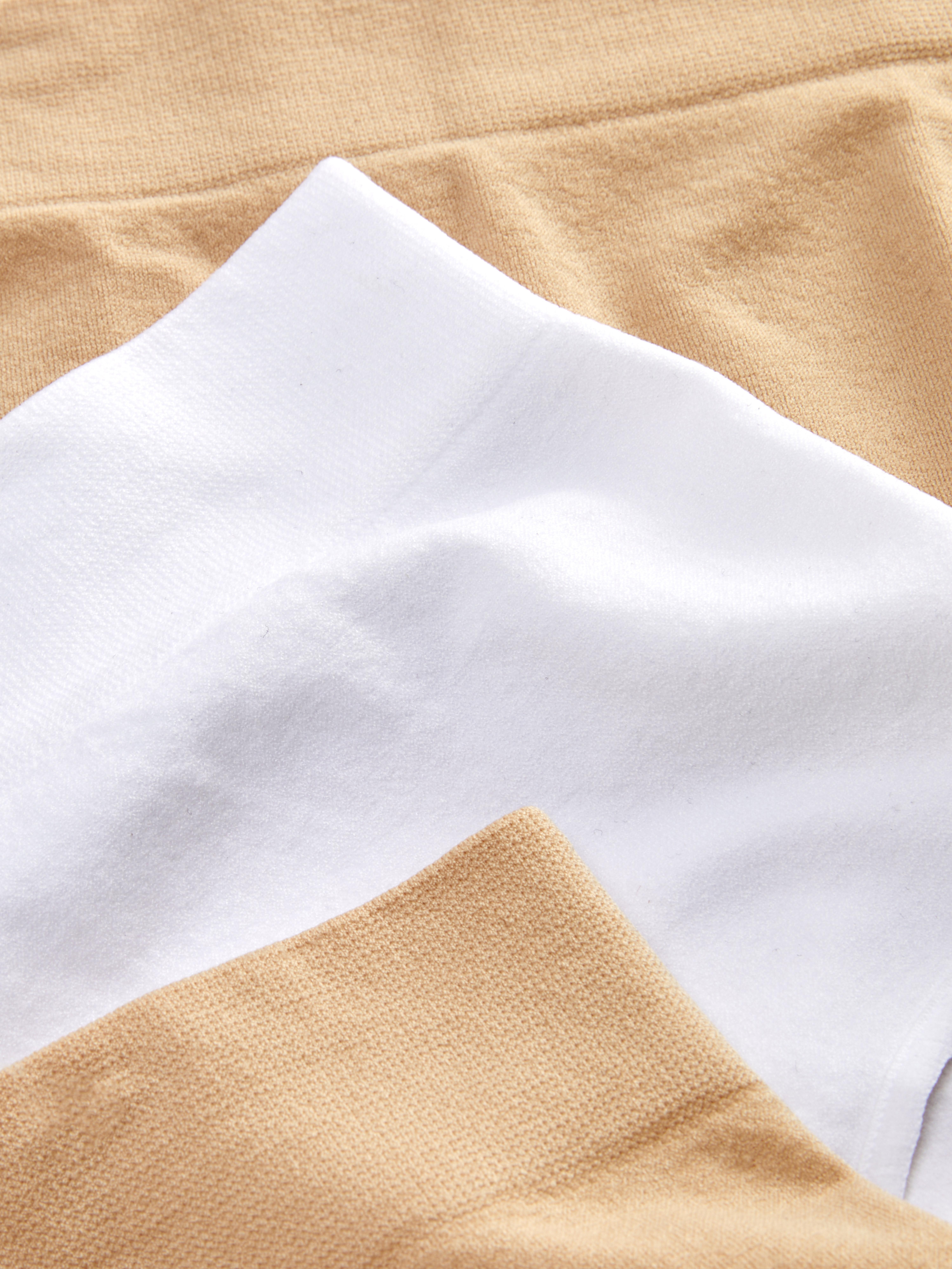 Hochgeschnittene Slips, 3er-Set. Diese bequemen, hochgeschnittenen Slips bieten optimalen Schutz und eignen sich perfekt als beliebte Basics.