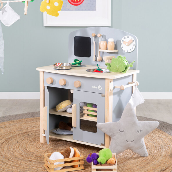 Play kitchen with 2 hobs, sink and accessories