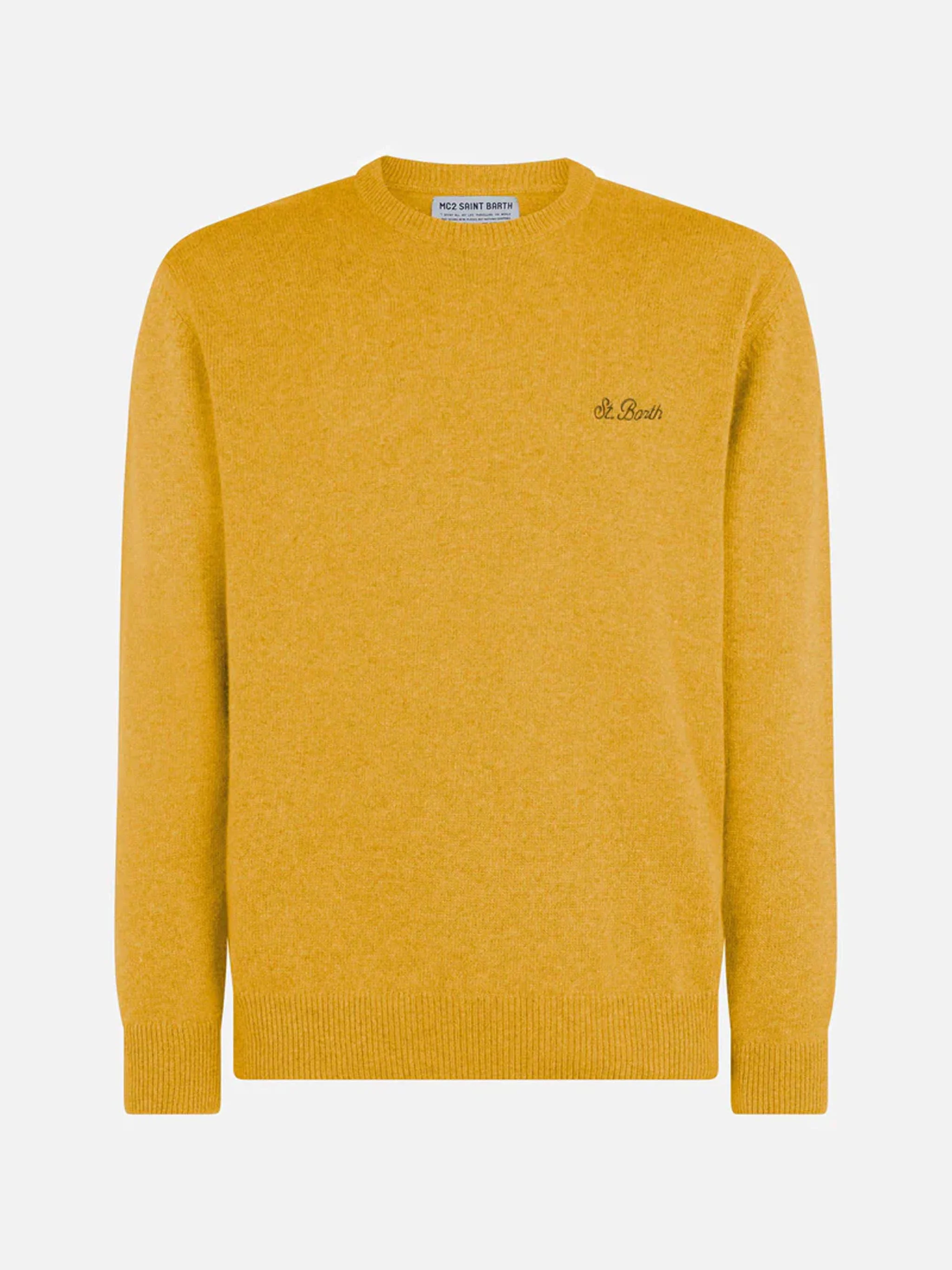 Suéter masculino amarelo ocre com gola redonda e bordado de St. Barth.