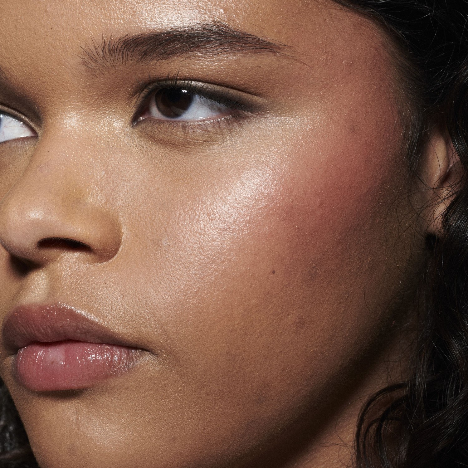 MAC Blush Strobe Strobe Beam šķidrais vaigu sārtums - 4,3 ml