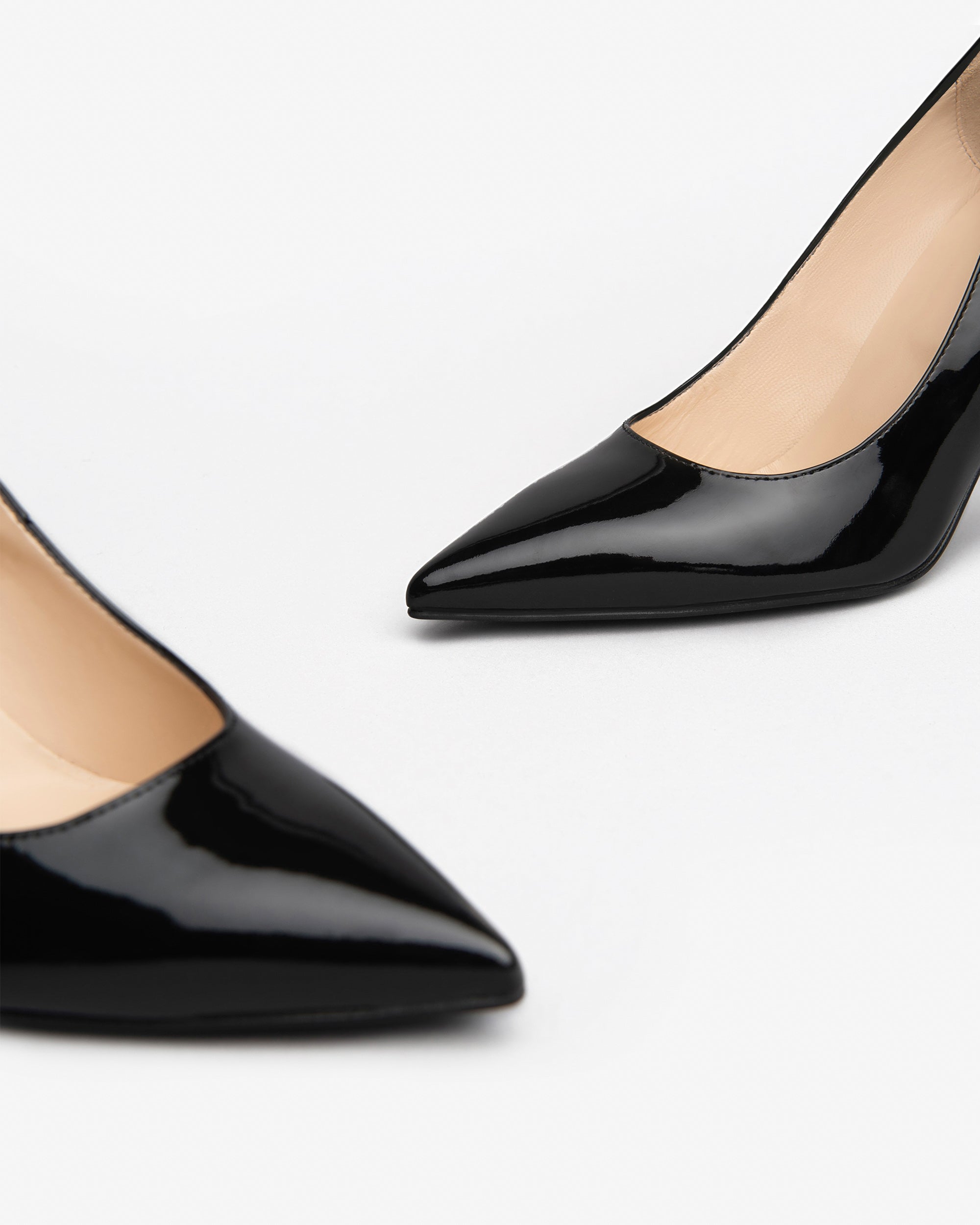  Damen-Pumps aus Lackleder