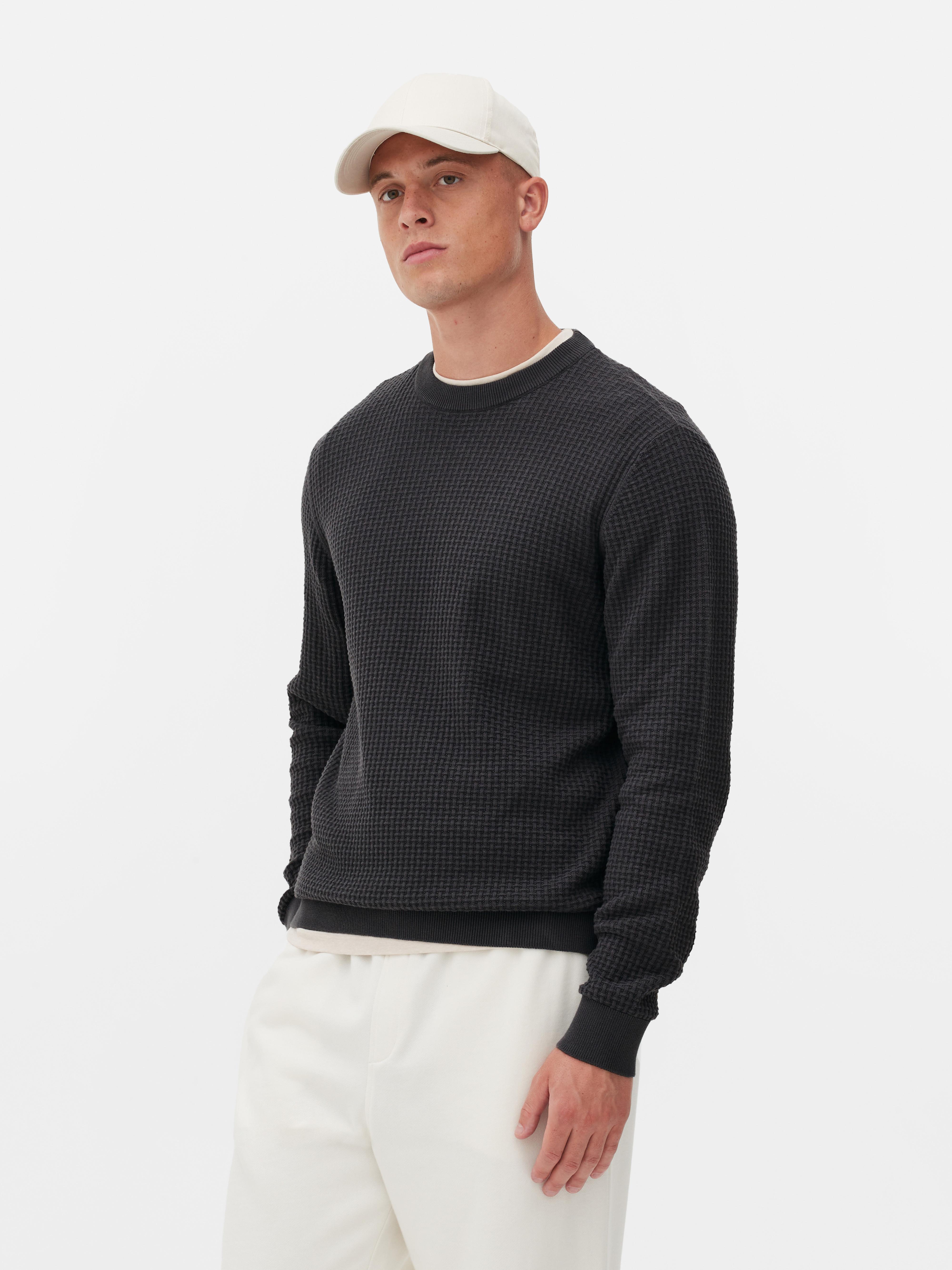 Pulover cu guler rotund și model împletit în stil coș Nu există nimic mai confortabil decât puloverul nostru cu guler rotund și model împletit în stil coș, cu manșete striate