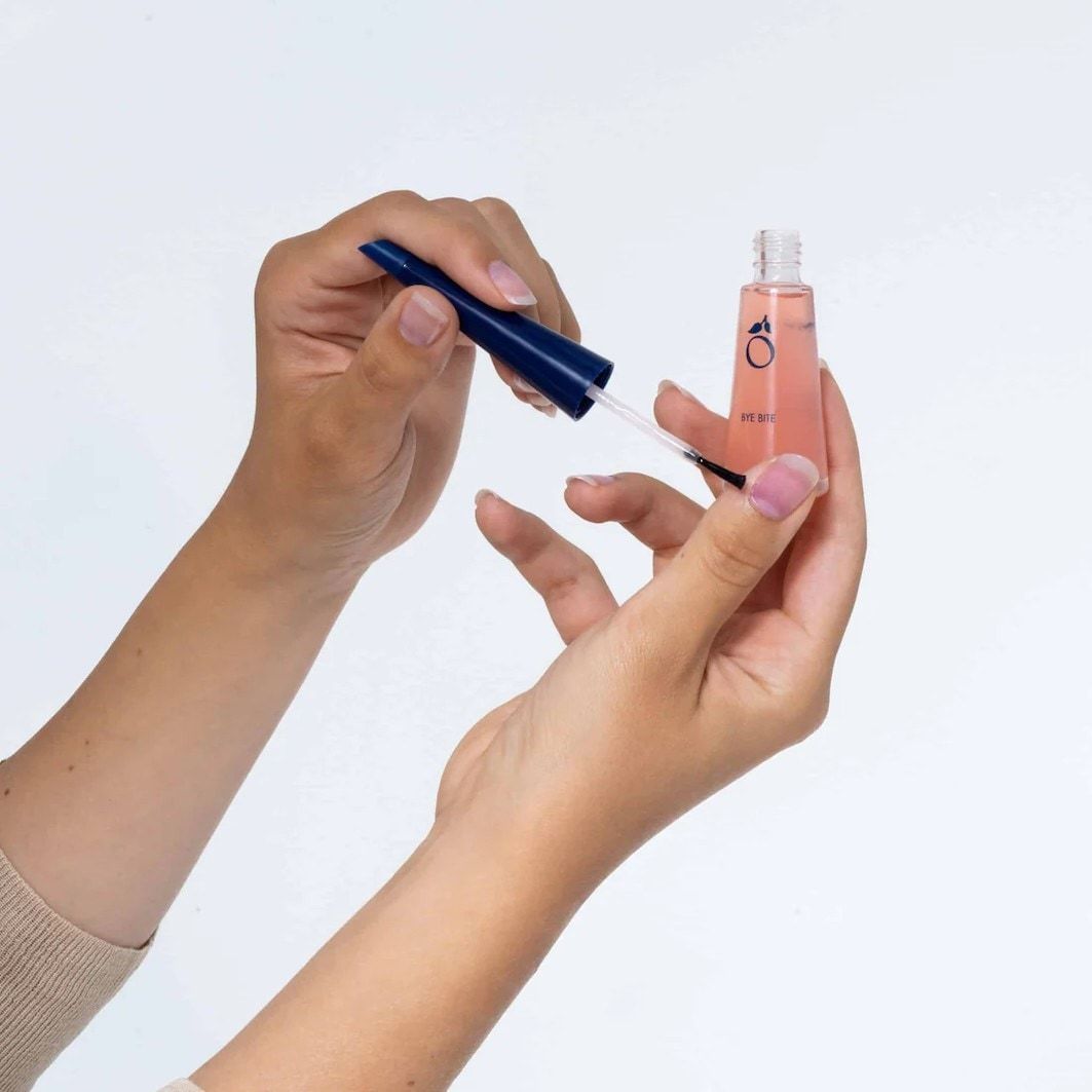 Herome Cosmetics nagu laka roku kopšanai Bye Bite - 8 ml