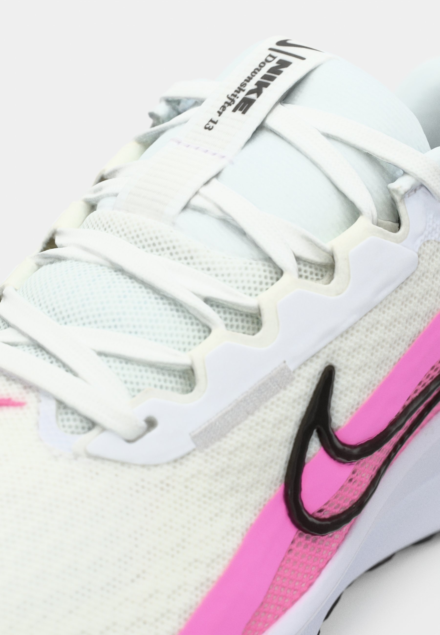 Nike Performance DOWNSHIFTER 13 - Løpesko for landevei - hvit/rosa/svart