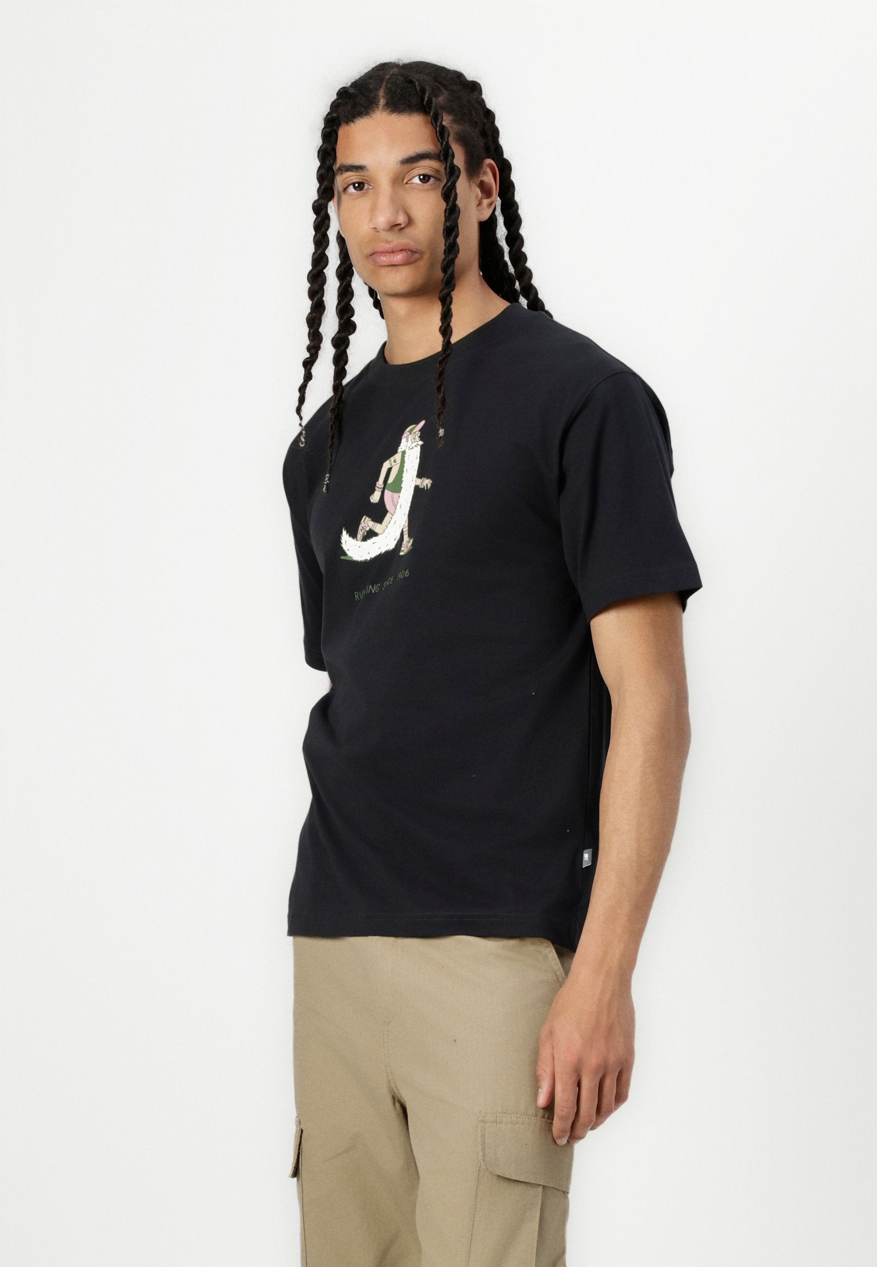 New Balance BEARDED RUNNER UNISEX - T-shirt met print - zwart